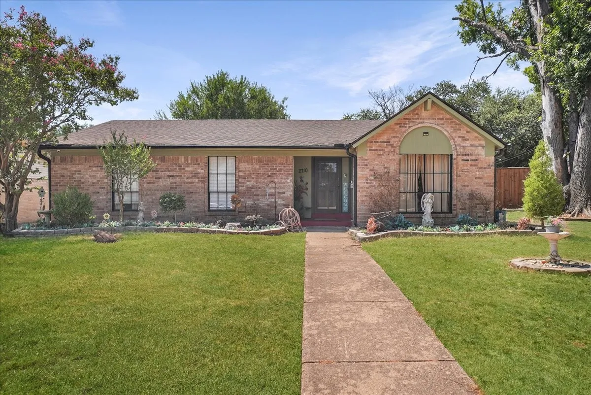 Single Family Residence For Sale in Dallas County , 2710 Moonriver Lane, Farmers Branch, Texas 75234, 3 Bedroom, 2 Bathroom, 2 Garage spaces, 1,579 Sqft, built in 1966, mls#21373499, Real Estate Agent in Farmers Branch, Homes For Sale in Dallas county, Homes For Sale in Farmers Branch, Realtor in Farmers Branch Texas, Real Estate Brokerage Independent Realty Texas, Luminita Cordes Realtor