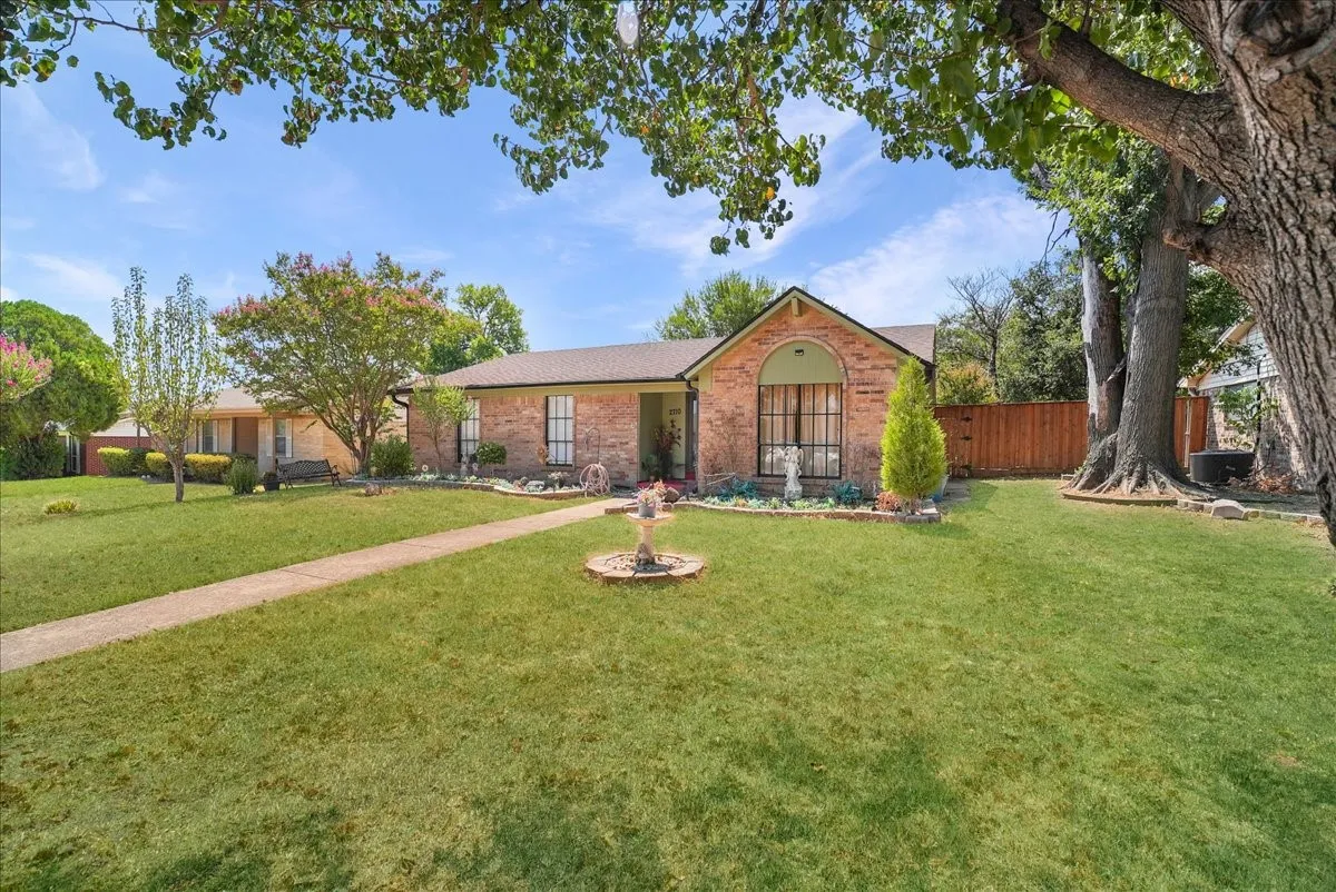 Single Family Residence For Sale in Dallas County , 2710 Moonriver Lane, Farmers Branch, Texas 75234, 3 Bedroom, 2 Bathroom, 2 Garage spaces, 1,579 Sqft, built in 1966, mls#21373499, Real Estate Agent in Farmers Branch, Homes For Sale in Dallas county, Homes For Sale in Farmers Branch, Realtor in Farmers Branch Texas, Real Estate Brokerage Independent Realty Texas, Luminita Cordes Realtor