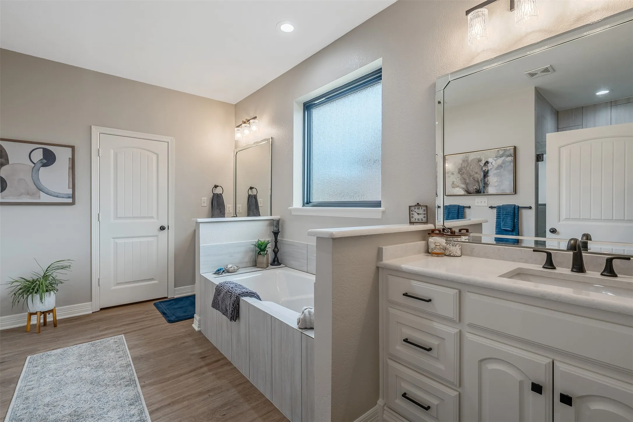 Single Family Residence For Sale in Smith County , 21327 Boone, Bullard, Texas 75757, 4 Bedroom, 2 Bathroom, 2 Garage spaces, 2,321 Sqft, built in 2014, mls#21373506, Real Estate Agent in Bullard, Homes For Sale in Smith county, Homes For Sale in Bullard, Realtor in Bullard Texas, Real Estate Brokerage Independent Realty Texas, Luminita Cordes Realtor