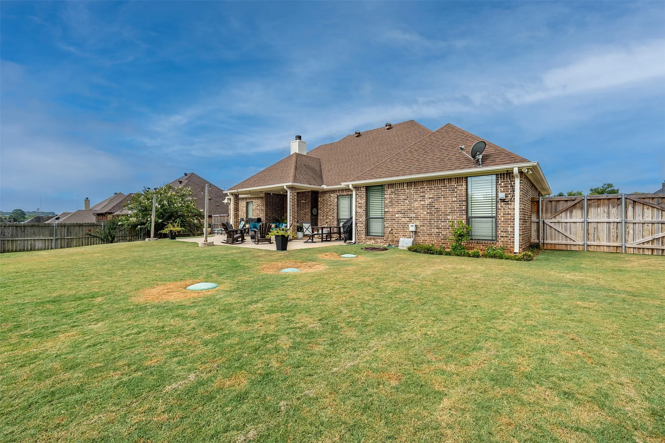 Single Family Residence For Sale in Smith County , 21327 Boone, Bullard, Texas 75757, 4 Bedroom, 2 Bathroom, 2 Garage spaces, 2,321 Sqft, built in 2014, mls#21373506, Real Estate Agent in Bullard, Homes For Sale in Smith county, Homes For Sale in Bullard, Realtor in Bullard Texas, Real Estate Brokerage Independent Realty Texas, Luminita Cordes Realtor