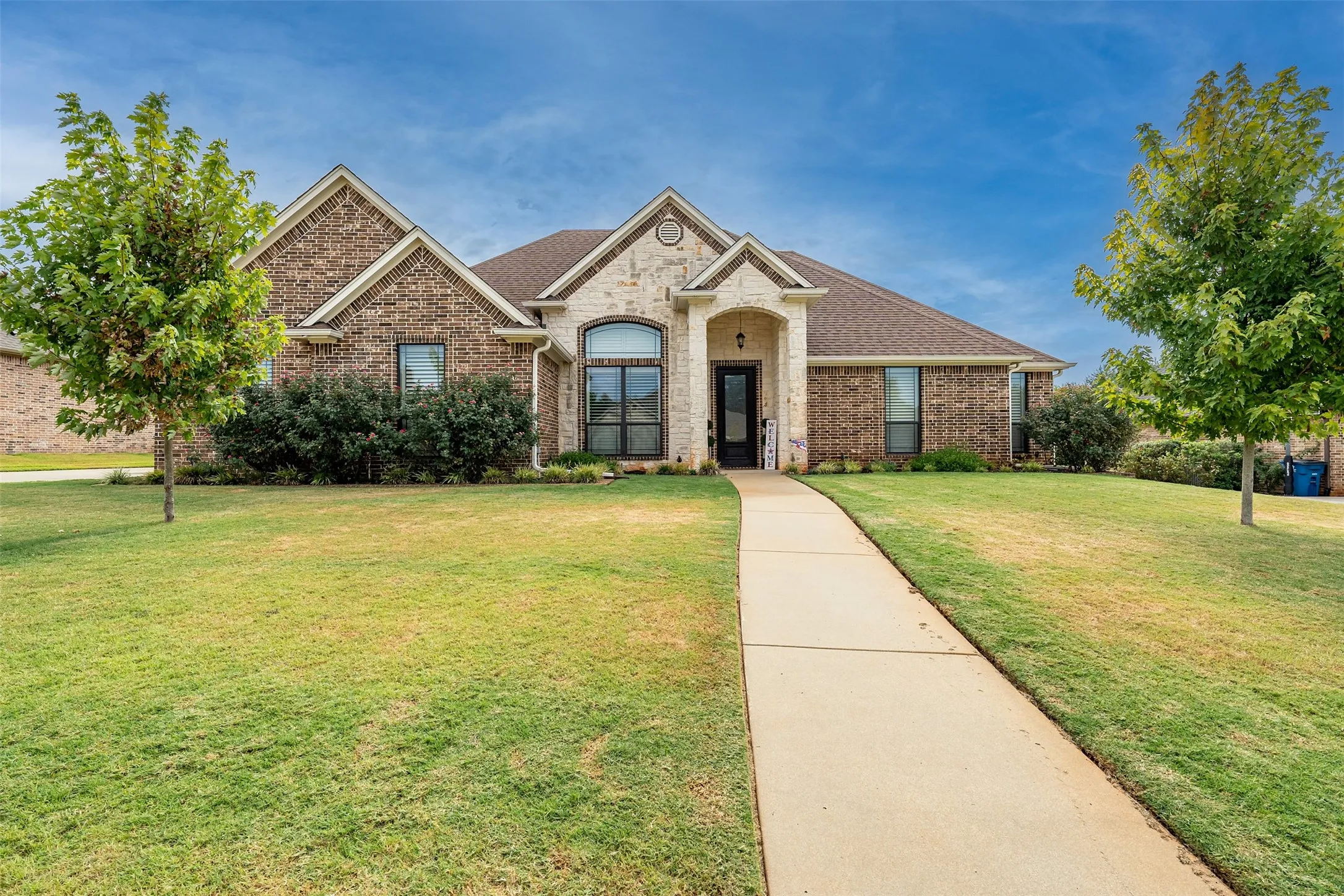 Single Family Residence For Sale in Smith County , 21327 Boone, Bullard, Texas 75757, 4 Bedroom, 2 Bathroom, 2 Garage spaces, 2,321 Sqft, built in 2014, mls#21373506, Real Estate Agent in Bullard, Homes For Sale in Smith county, Homes For Sale in Bullard, Realtor in Bullard Texas, Real Estate Brokerage Independent Realty Texas, Luminita Cordes Realtor
