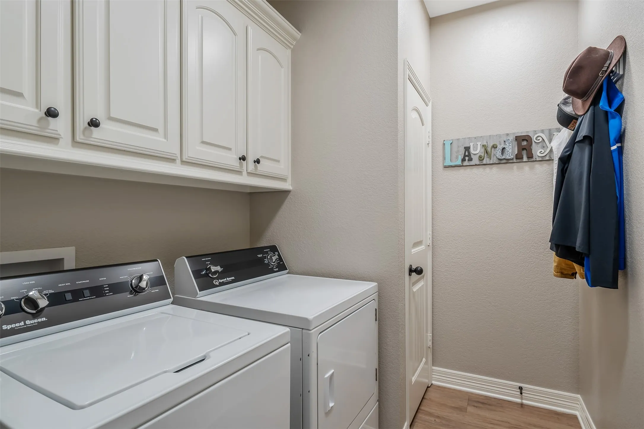 Single Family Residence For Sale in Smith County , 21327 Boone, Bullard, Texas 75757, 4 Bedroom, 2 Bathroom, 2 Garage spaces, 2,321 Sqft, built in 2014, mls#21373506, Real Estate Agent in Bullard, Homes For Sale in Smith county, Homes For Sale in Bullard, Realtor in Bullard Texas, Real Estate Brokerage Independent Realty Texas, Luminita Cordes Realtor