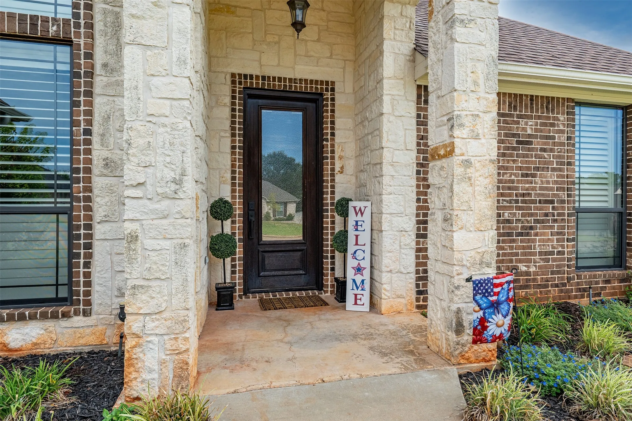 Single Family Residence For Sale in Smith County , 21327 Boone, Bullard, Texas 75757, 4 Bedroom, 2 Bathroom, 2 Garage spaces, 2,321 Sqft, built in 2014, mls#21373506, Real Estate Agent in Bullard, Homes For Sale in Smith county, Homes For Sale in Bullard, Realtor in Bullard Texas, Real Estate Brokerage Independent Realty Texas, Luminita Cordes Realtor