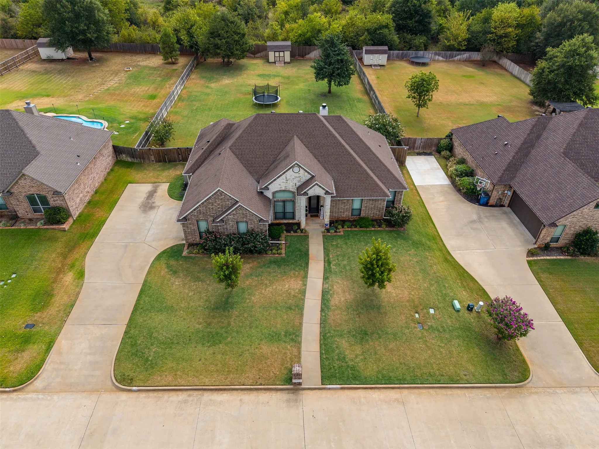 Single Family Residence For Sale in Smith County , 21327 Boone, Bullard, Texas 75757, 4 Bedroom, 2 Bathroom, 2 Garage spaces, 2,321 Sqft, built in 2014, mls#21373506, Real Estate Agent in Bullard, Homes For Sale in Smith county, Homes For Sale in Bullard, Realtor in Bullard Texas, Real Estate Brokerage Independent Realty Texas, Luminita Cordes Realtor