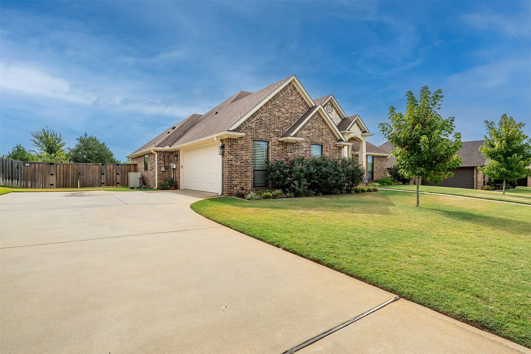 Single Family Residence For Sale in Smith County , 21327 Boone, Bullard, Texas 75757, 4 Bedroom, 2 Bathroom, 2 Garage spaces, 2,321 Sqft, built in 2014, mls#21373506, Real Estate Agent in Bullard, Homes For Sale in Smith county, Homes For Sale in Bullard, Realtor in Bullard Texas, Real Estate Brokerage Independent Realty Texas, Luminita Cordes Realtor
