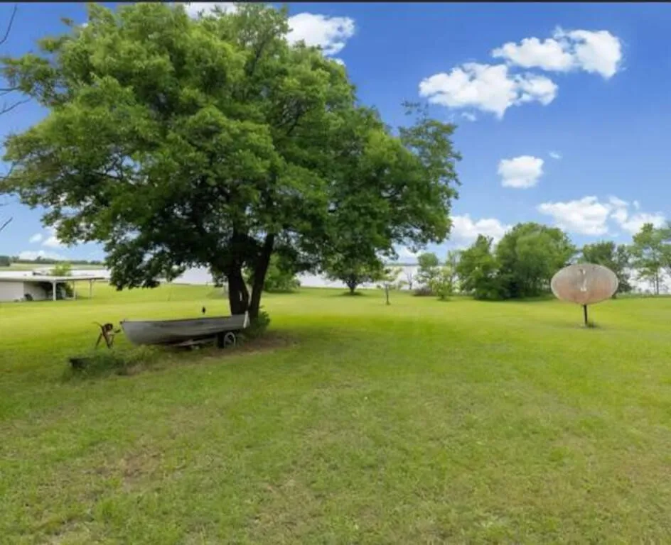 Single Family Residence For Sale in Hunt County , 533 Ideal Circle, Quinlan, Texas 75474, 4 Bedroom, 2 Bathroom, 2 Garage spaces, 3,140 Sqft, built in 1971, mls#21373511, Real Estate Agent in Quinlan, Homes For Sale in Hunt county, Homes For Sale in Quinlan, Realtor in Quinlan Texas, Real Estate Brokerage Independent Realty Texas, Luminita Cordes Realtor