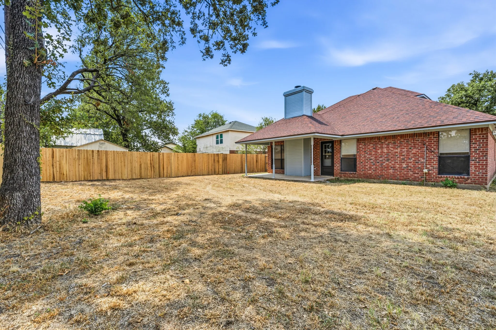 Single Family Residence For Sale in Mc Lennan County , 1111 Springhill Street, Bellmead, Texas 76705, 3 Bedroom, 3 Bathroom, 2 Garage spaces, 1,813 Sqft, built in 1992, mls#21371549, Real Estate Agent in Bellmead, Homes For Sale in Mc Lennan county, Homes For Sale in Bellmead, Realtor in Bellmead Texas, Real Estate Brokerage Independent Realty Texas, Luminita Cordes Realtor