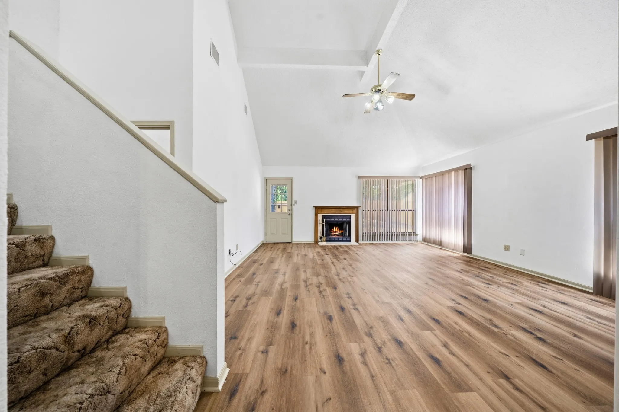 Single Family Residence For Sale in Mc Lennan County , 1111 Springhill Street, Bellmead, Texas 76705, 3 Bedroom, 3 Bathroom, 2 Garage spaces, 1,813 Sqft, built in 1992, mls#21371549, Real Estate Agent in Bellmead, Homes For Sale in Mc Lennan county, Homes For Sale in Bellmead, Realtor in Bellmead Texas, Real Estate Brokerage Independent Realty Texas, Luminita Cordes Realtor