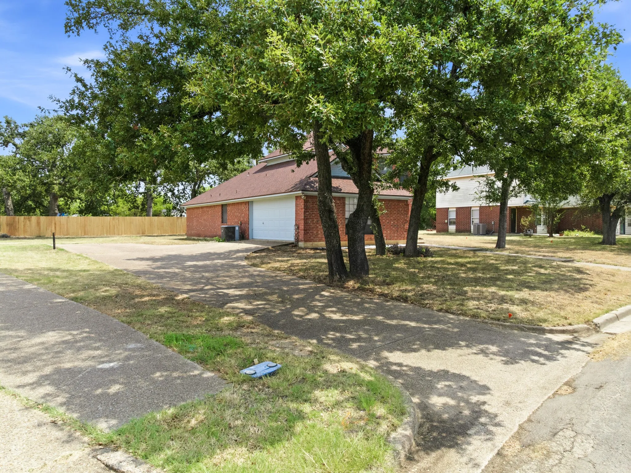 Single Family Residence For Sale in Mc Lennan County , 1111 Springhill Street, Bellmead, Texas 76705, 3 Bedroom, 3 Bathroom, 2 Garage spaces, 1,813 Sqft, built in 1992, mls#21371549, Real Estate Agent in Bellmead, Homes For Sale in Mc Lennan county, Homes For Sale in Bellmead, Realtor in Bellmead Texas, Real Estate Brokerage Independent Realty Texas, Luminita Cordes Realtor