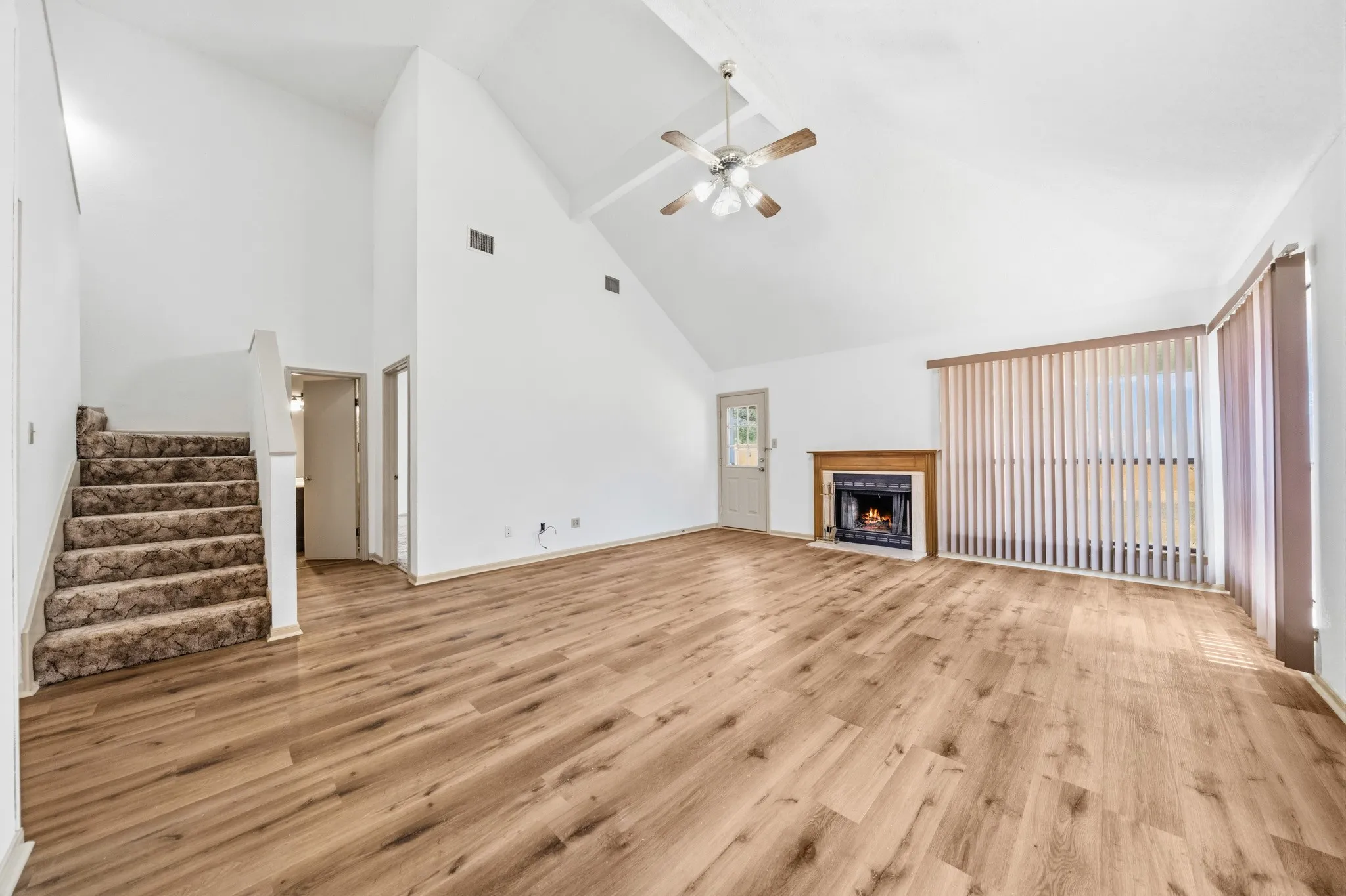 Single Family Residence For Sale in Mc Lennan County , 1111 Springhill Street, Bellmead, Texas 76705, 3 Bedroom, 3 Bathroom, 2 Garage spaces, 1,813 Sqft, built in 1992, mls#21371549, Real Estate Agent in Bellmead, Homes For Sale in Mc Lennan county, Homes For Sale in Bellmead, Realtor in Bellmead Texas, Real Estate Brokerage Independent Realty Texas, Luminita Cordes Realtor