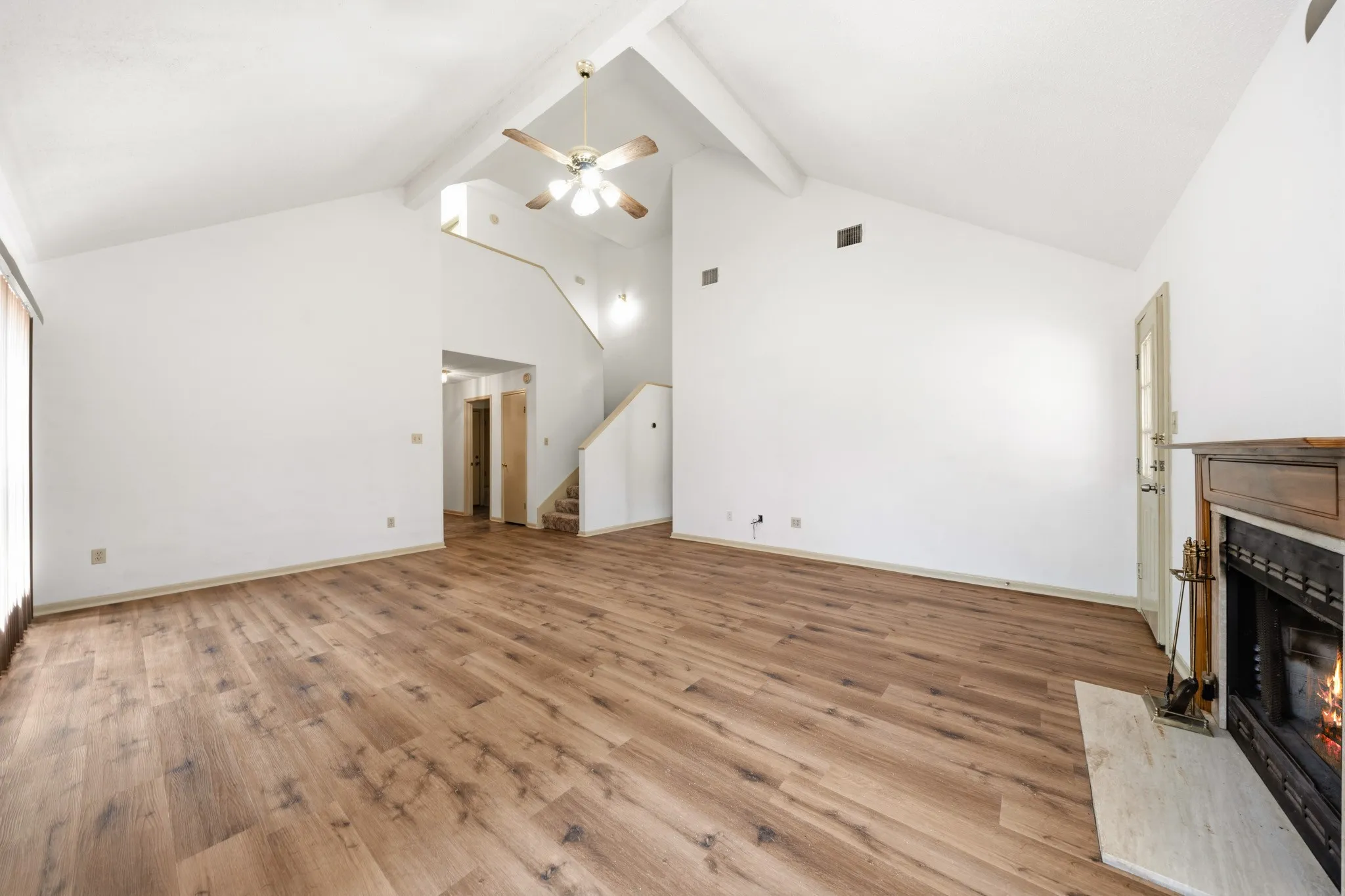 Single Family Residence For Sale in Mc Lennan County , 1111 Springhill Street, Bellmead, Texas 76705, 3 Bedroom, 3 Bathroom, 2 Garage spaces, 1,813 Sqft, built in 1992, mls#21371549, Real Estate Agent in Bellmead, Homes For Sale in Mc Lennan county, Homes For Sale in Bellmead, Realtor in Bellmead Texas, Real Estate Brokerage Independent Realty Texas, Luminita Cordes Realtor