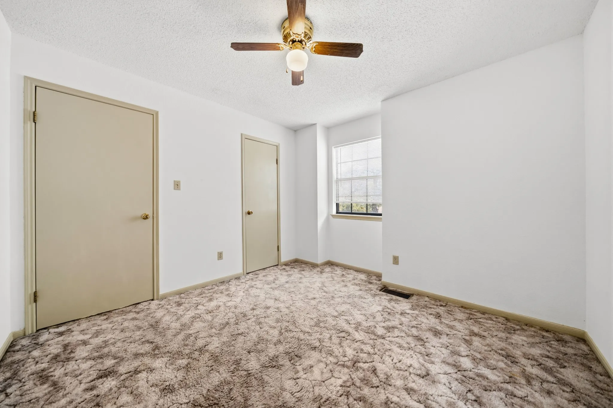 Single Family Residence For Sale in Mc Lennan County , 1111 Springhill Street, Bellmead, Texas 76705, 3 Bedroom, 3 Bathroom, 2 Garage spaces, 1,813 Sqft, built in 1992, mls#21371549, Real Estate Agent in Bellmead, Homes For Sale in Mc Lennan county, Homes For Sale in Bellmead, Realtor in Bellmead Texas, Real Estate Brokerage Independent Realty Texas, Luminita Cordes Realtor