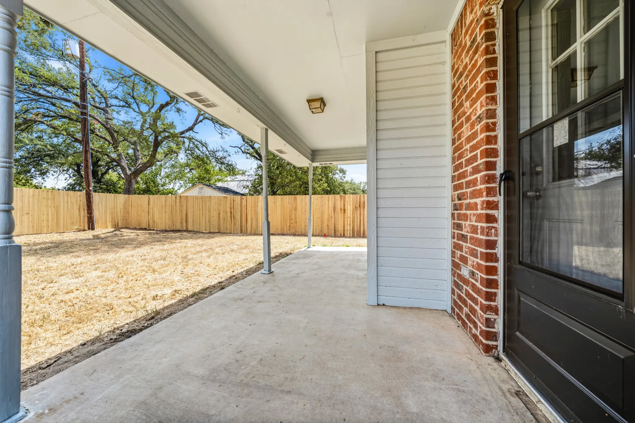 Single Family Residence For Sale in Mc Lennan County , 1111 Springhill Street, Bellmead, Texas 76705, 3 Bedroom, 3 Bathroom, 2 Garage spaces, 1,813 Sqft, built in 1992, mls#21371549, Real Estate Agent in Bellmead, Homes For Sale in Mc Lennan county, Homes For Sale in Bellmead, Realtor in Bellmead Texas, Real Estate Brokerage Independent Realty Texas, Luminita Cordes Realtor