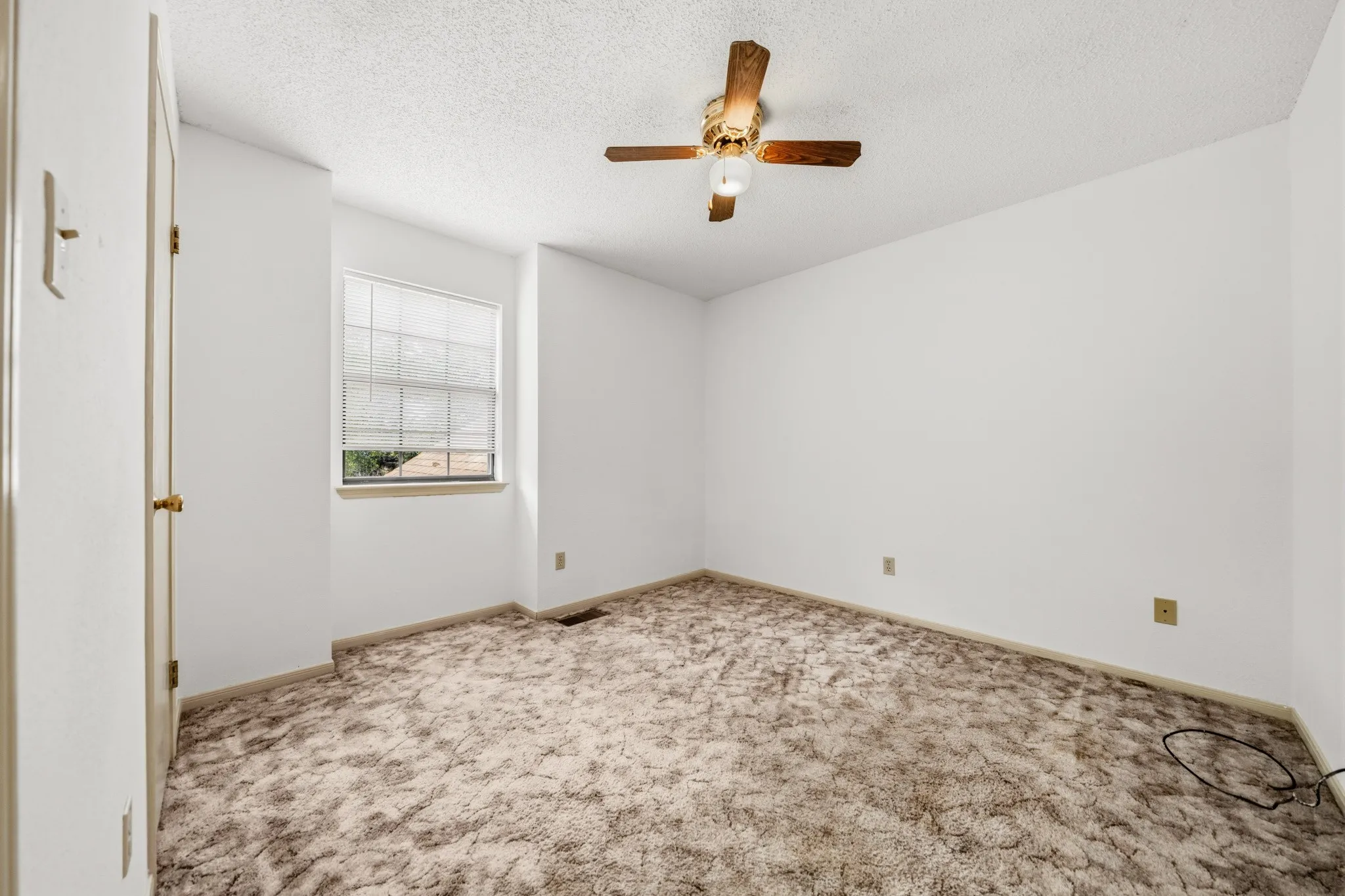 Single Family Residence For Sale in Mc Lennan County , 1111 Springhill Street, Bellmead, Texas 76705, 3 Bedroom, 3 Bathroom, 2 Garage spaces, 1,813 Sqft, built in 1992, mls#21371549, Real Estate Agent in Bellmead, Homes For Sale in Mc Lennan county, Homes For Sale in Bellmead, Realtor in Bellmead Texas, Real Estate Brokerage Independent Realty Texas, Luminita Cordes Realtor