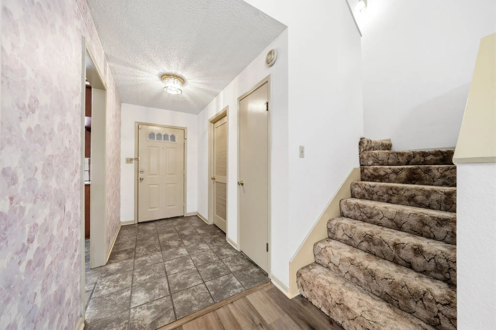 Single Family Residence For Sale in Mc Lennan County , 1111 Springhill Street, Bellmead, Texas 76705, 3 Bedroom, 3 Bathroom, 2 Garage spaces, 1,813 Sqft, built in 1992, mls#21371549, Real Estate Agent in Bellmead, Homes For Sale in Mc Lennan county, Homes For Sale in Bellmead, Realtor in Bellmead Texas, Real Estate Brokerage Independent Realty Texas, Luminita Cordes Realtor