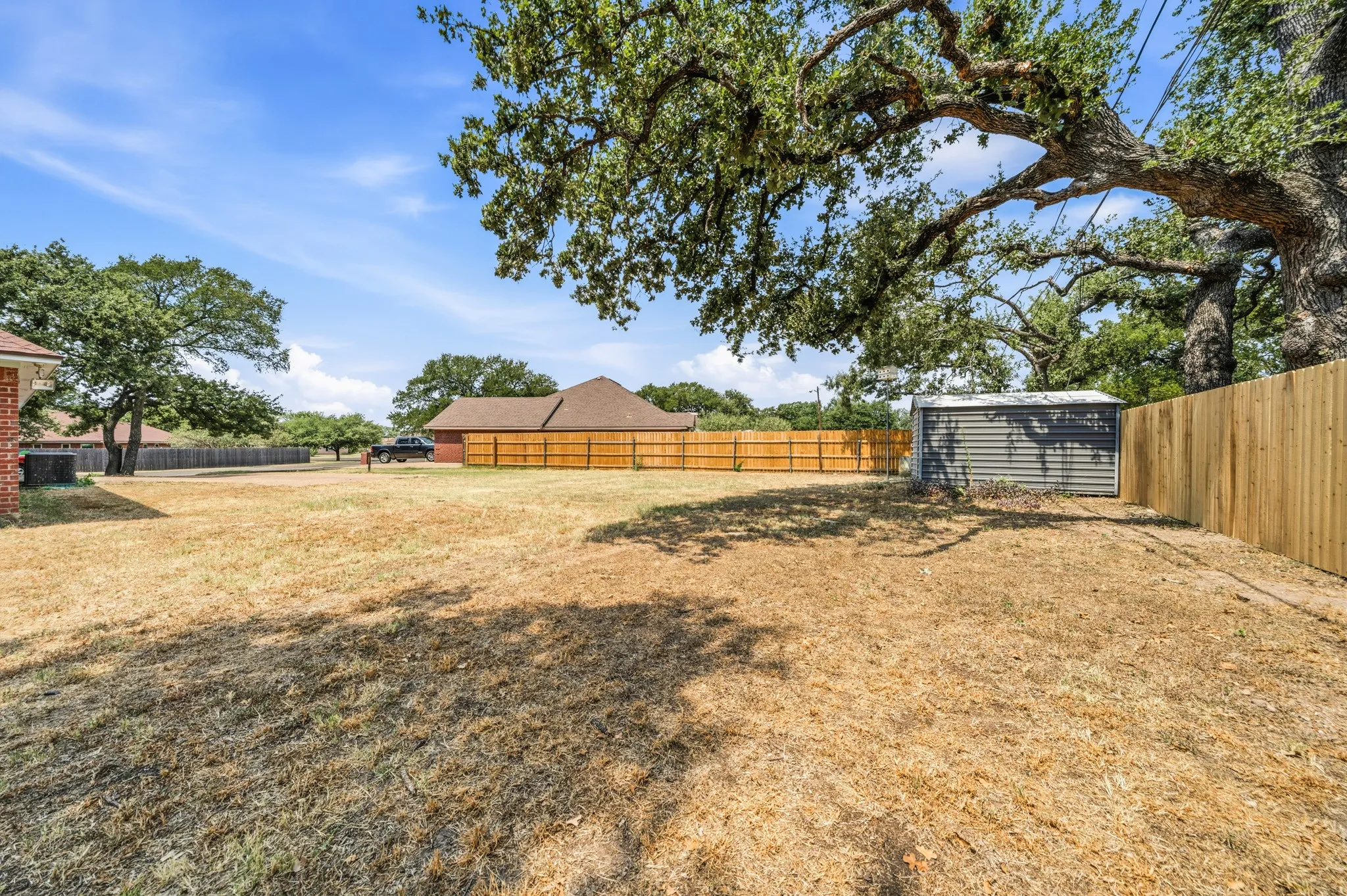 Single Family Residence For Sale in Mc Lennan County , 1111 Springhill Street, Bellmead, Texas 76705, 3 Bedroom, 3 Bathroom, 2 Garage spaces, 1,813 Sqft, built in 1992, mls#21371549, Real Estate Agent in Bellmead, Homes For Sale in Mc Lennan county, Homes For Sale in Bellmead, Realtor in Bellmead Texas, Real Estate Brokerage Independent Realty Texas, Luminita Cordes Realtor