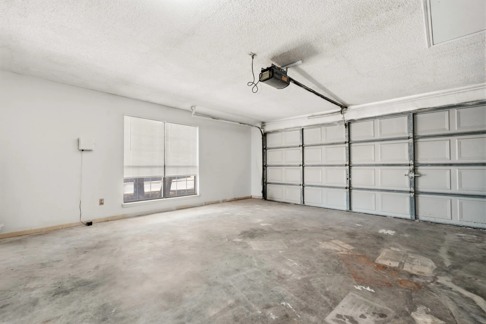 Single Family Residence For Sale in Mc Lennan County , 1111 Springhill Street, Bellmead, Texas 76705, 3 Bedroom, 3 Bathroom, 2 Garage spaces, 1,813 Sqft, built in 1992, mls#21371549, Real Estate Agent in Bellmead, Homes For Sale in Mc Lennan county, Homes For Sale in Bellmead, Realtor in Bellmead Texas, Real Estate Brokerage Independent Realty Texas, Luminita Cordes Realtor