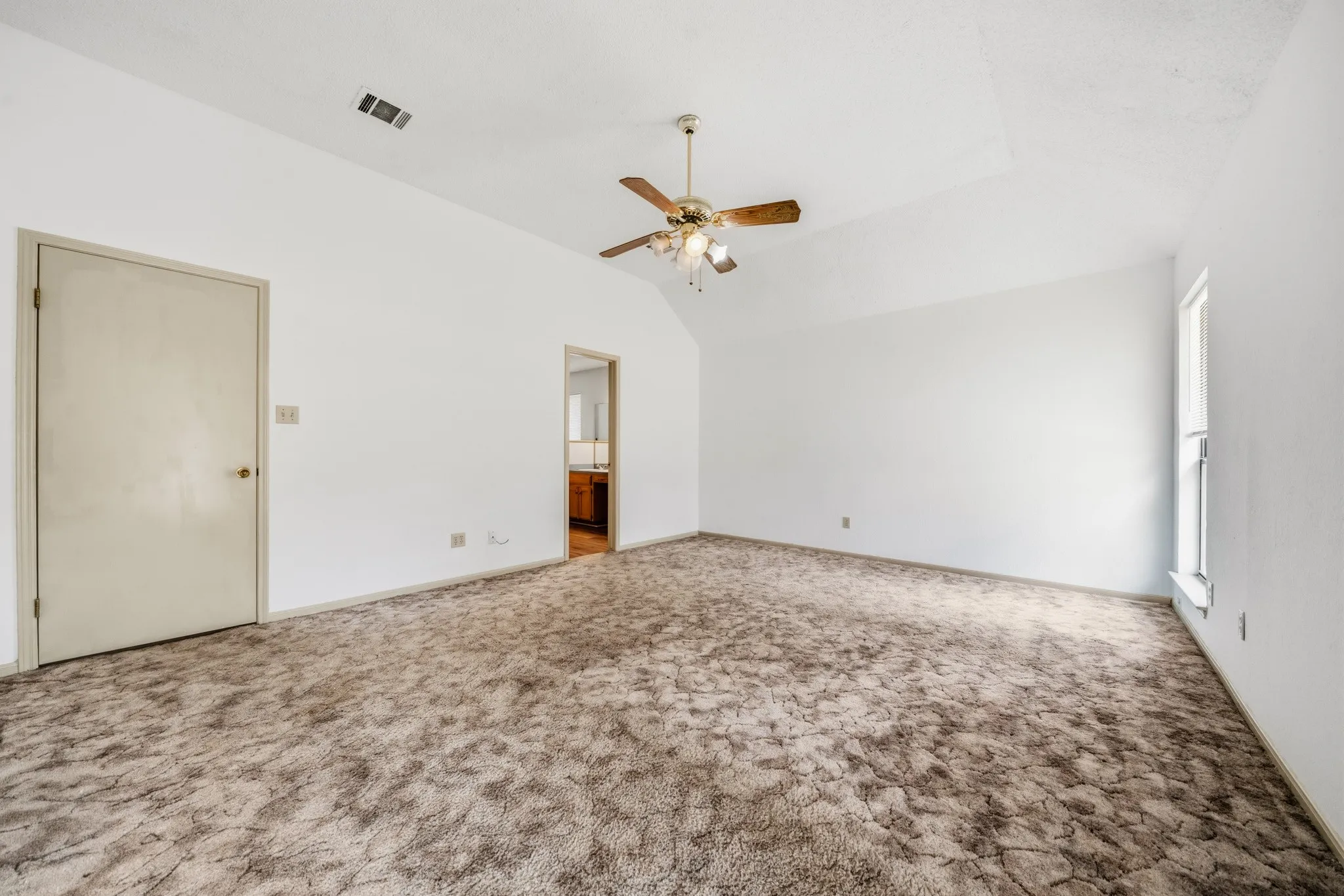 Single Family Residence For Sale in Mc Lennan County , 1111 Springhill Street, Bellmead, Texas 76705, 3 Bedroom, 3 Bathroom, 2 Garage spaces, 1,813 Sqft, built in 1992, mls#21371549, Real Estate Agent in Bellmead, Homes For Sale in Mc Lennan county, Homes For Sale in Bellmead, Realtor in Bellmead Texas, Real Estate Brokerage Independent Realty Texas, Luminita Cordes Realtor