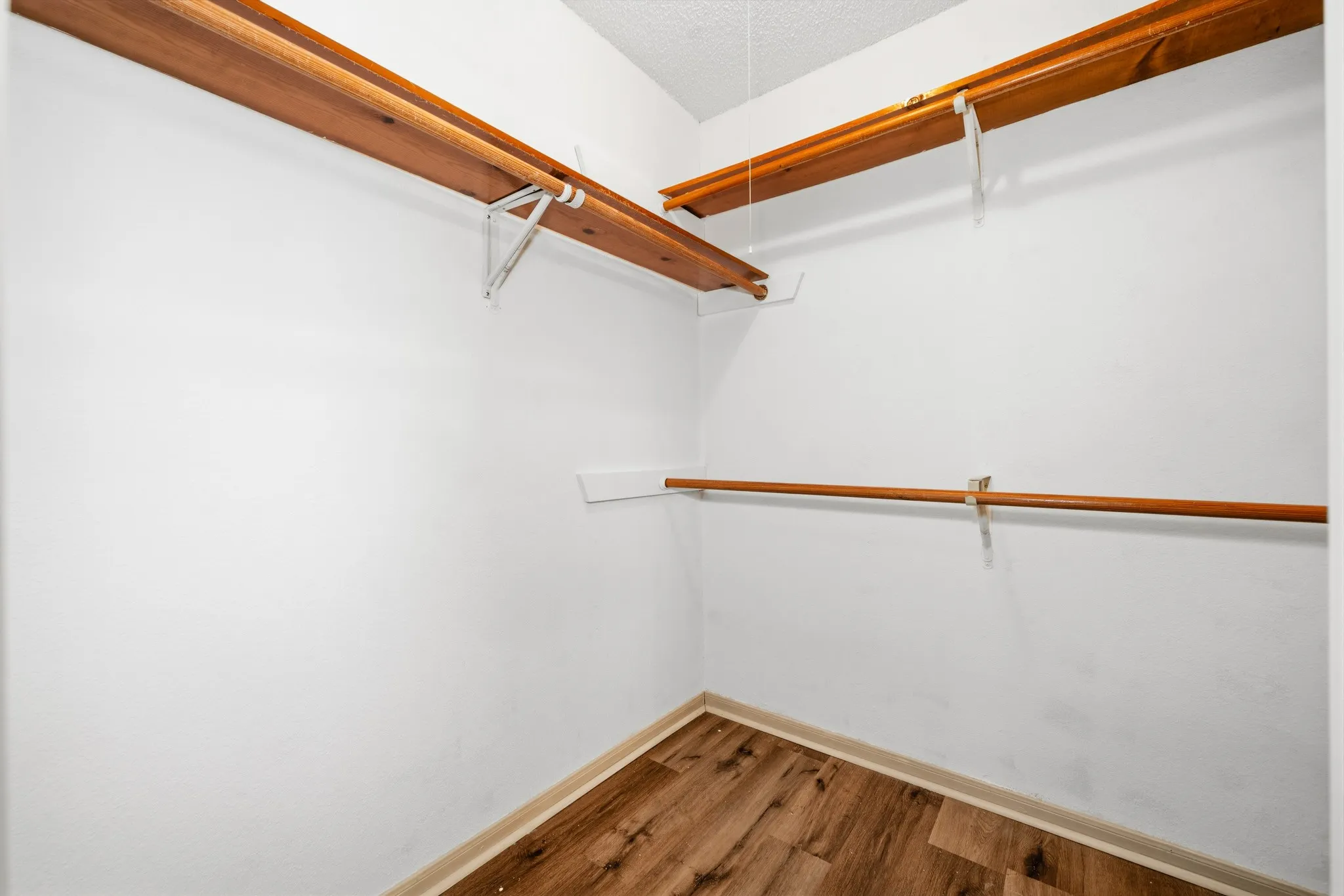 Single Family Residence For Sale in Mc Lennan County , 1111 Springhill Street, Bellmead, Texas 76705, 3 Bedroom, 3 Bathroom, 2 Garage spaces, 1,813 Sqft, built in 1992, mls#21371549, Real Estate Agent in Bellmead, Homes For Sale in Mc Lennan county, Homes For Sale in Bellmead, Realtor in Bellmead Texas, Real Estate Brokerage Independent Realty Texas, Luminita Cordes Realtor