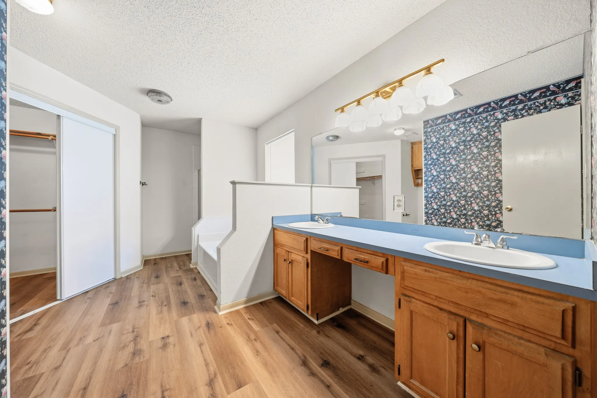 Single Family Residence For Sale in Mc Lennan County , 1111 Springhill Street, Bellmead, Texas 76705, 3 Bedroom, 3 Bathroom, 2 Garage spaces, 1,813 Sqft, built in 1992, mls#21371549, Real Estate Agent in Bellmead, Homes For Sale in Mc Lennan county, Homes For Sale in Bellmead, Realtor in Bellmead Texas, Real Estate Brokerage Independent Realty Texas, Luminita Cordes Realtor