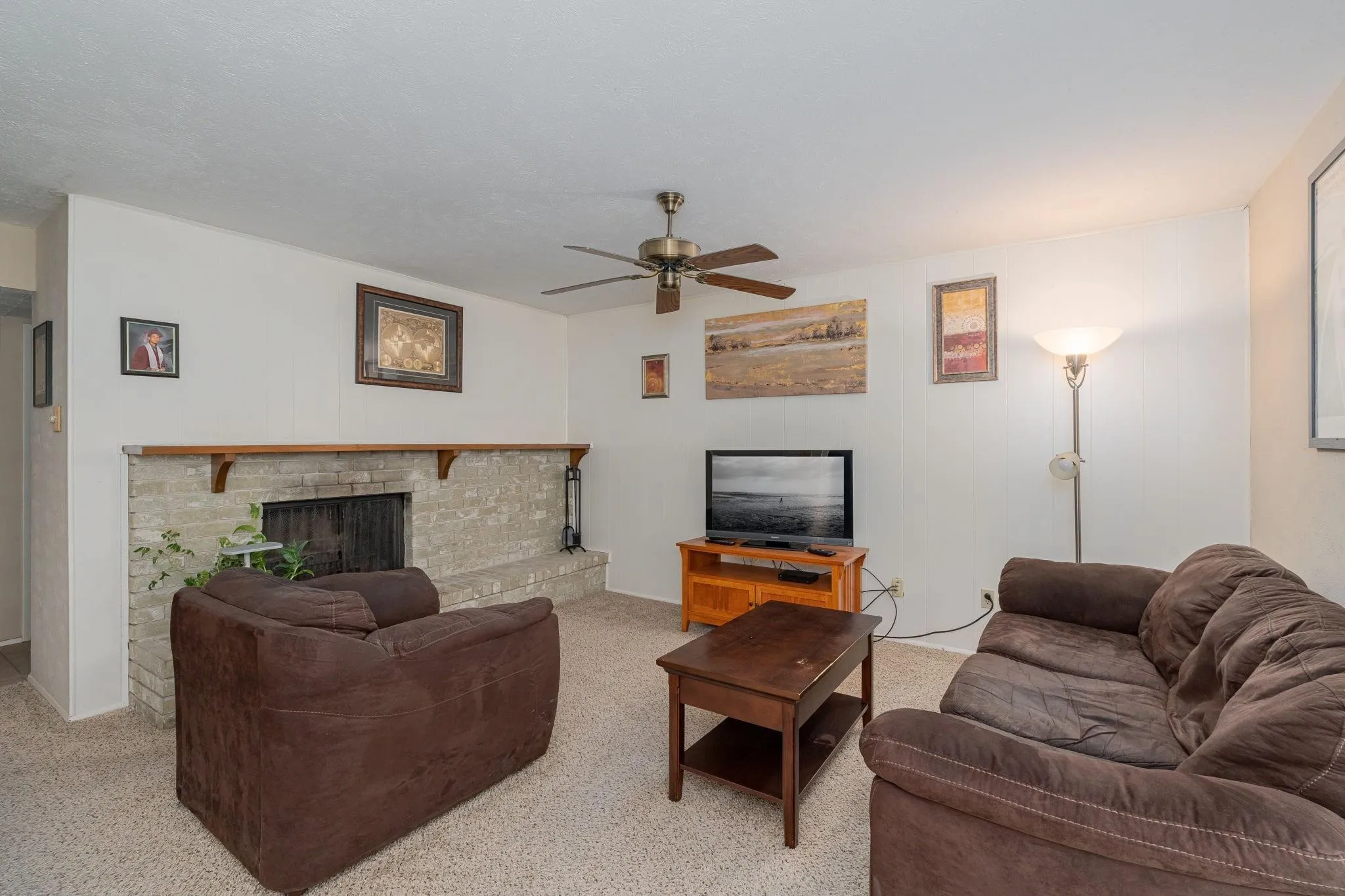Single Family Residence For Rent in Collin County , 1201 Whitehall Drive, Plano, Texas 75023, 3 Bedroom, 2 Bathroom, 2 Garage spaces, 1,764 Sqft, built in 1974, mls#21372402, Real Estate Agent in Plano, Homes For Rent in Collin county, Homes For Rent in Plano, Realtor in Plano Texas, Real Estate Brokerage Independent Realty Texas, Luminita Cordes Realtor