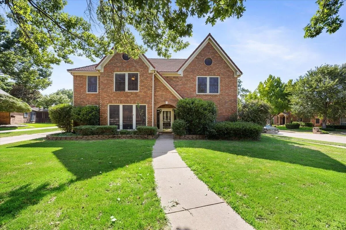 Single Family Residence For Sale in Denton County , 2400 Silverthorne Court, Highland Village, Texas 75077, 4 Bedroom, 4 Bathroom, 2 Garage spaces, 3,328 Sqft, built in 1989, mls#21373529, Real Estate Agent in Highland Village, Homes For Sale in Denton county, Homes For Sale in Highland Village, Realtor in Highland Village Texas, Real Estate Brokerage Independent Realty Texas, Luminita Cordes Realtor