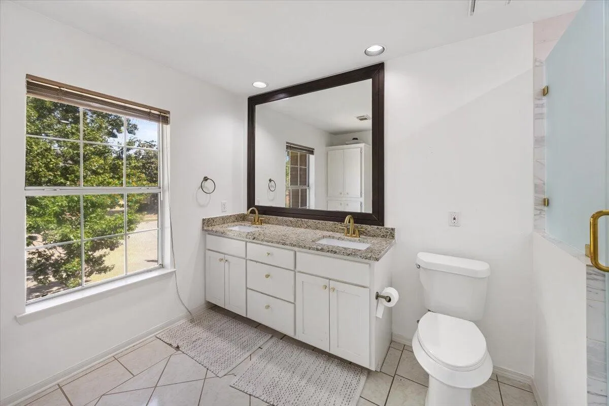 Single Family Residence For Sale in Denton County , 2400 Silverthorne Court, Highland Village, Texas 75077, 4 Bedroom, 4 Bathroom, 2 Garage spaces, 3,328 Sqft, built in 1989, mls#21373529, Real Estate Agent in Highland Village, Homes For Sale in Denton county, Homes For Sale in Highland Village, Realtor in Highland Village Texas, Real Estate Brokerage Independent Realty Texas, Luminita Cordes Realtor