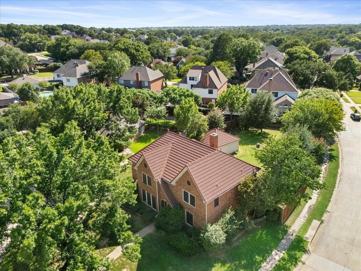 Single Family Residence For Sale in Denton County , 2400 Silverthorne Court, Highland Village, Texas 75077, 4 Bedroom, 4 Bathroom, 2 Garage spaces, 3,328 Sqft, built in 1989, mls#21373529, Real Estate Agent in Highland Village, Homes For Sale in Denton county, Homes For Sale in Highland Village, Realtor in Highland Village Texas, Real Estate Brokerage Independent Realty Texas, Luminita Cordes Realtor