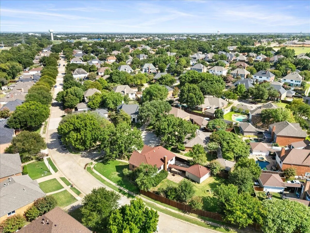 Single Family Residence For Sale in Denton County , 2400 Silverthorne Court, Highland Village, Texas 75077, 4 Bedroom, 4 Bathroom, 2 Garage spaces, 3,328 Sqft, built in 1989, mls#21373529, Real Estate Agent in Highland Village, Homes For Sale in Denton county, Homes For Sale in Highland Village, Realtor in Highland Village Texas, Real Estate Brokerage Independent Realty Texas, Luminita Cordes Realtor