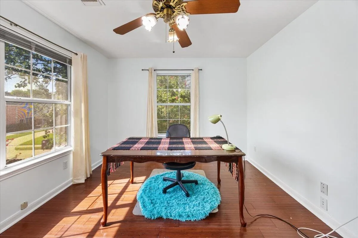 Single Family Residence For Sale in Denton County , 2400 Silverthorne Court, Highland Village, Texas 75077, 4 Bedroom, 4 Bathroom, 2 Garage spaces, 3,328 Sqft, built in 1989, mls#21373529, Real Estate Agent in Highland Village, Homes For Sale in Denton county, Homes For Sale in Highland Village, Realtor in Highland Village Texas, Real Estate Brokerage Independent Realty Texas, Luminita Cordes Realtor