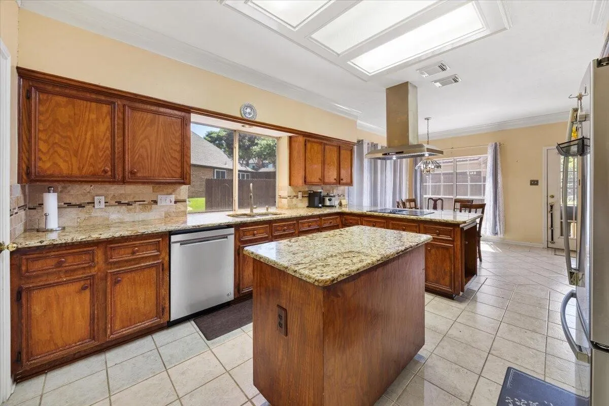 Single Family Residence For Sale in Denton County , 2400 Silverthorne Court, Highland Village, Texas 75077, 4 Bedroom, 4 Bathroom, 2 Garage spaces, 3,328 Sqft, built in 1989, mls#21373529, Real Estate Agent in Highland Village, Homes For Sale in Denton county, Homes For Sale in Highland Village, Realtor in Highland Village Texas, Real Estate Brokerage Independent Realty Texas, Luminita Cordes Realtor