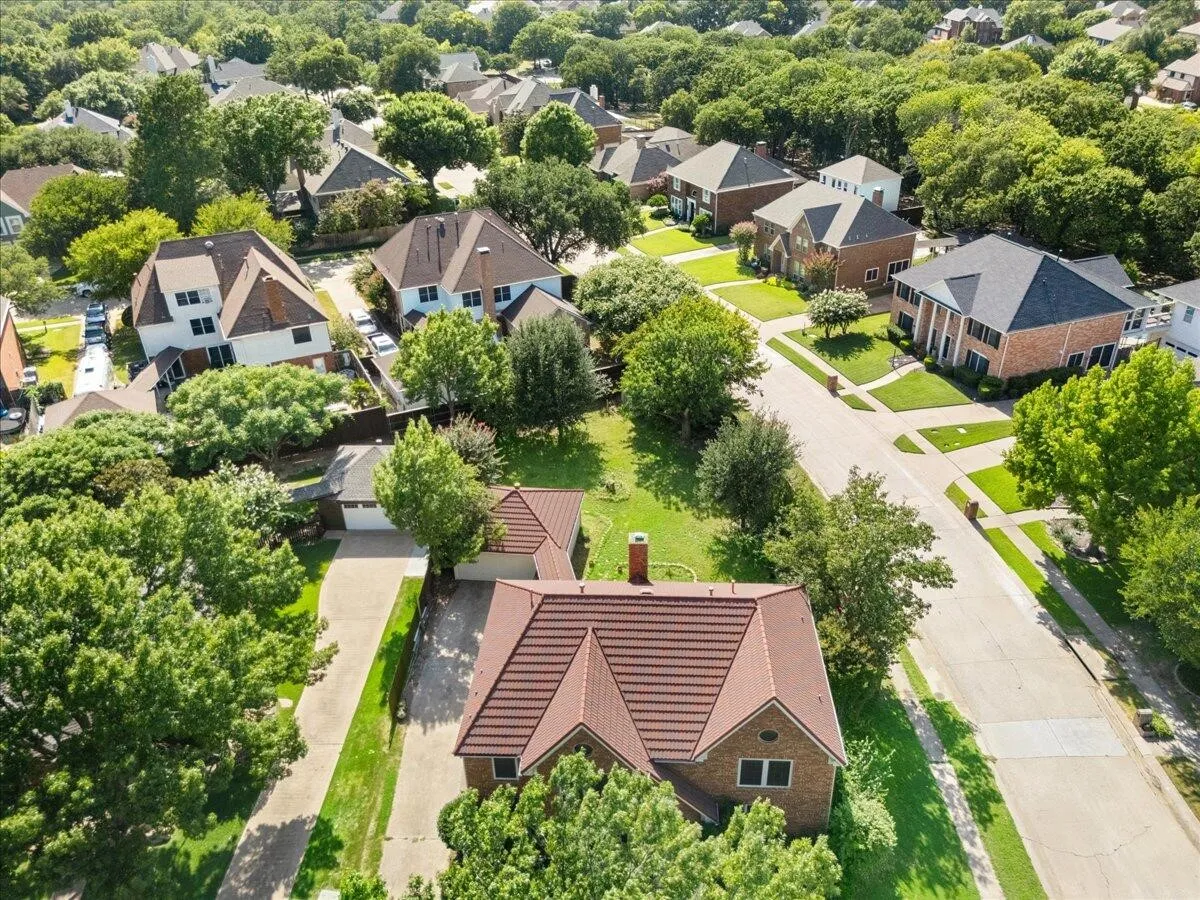 Single Family Residence For Sale in Denton County , 2400 Silverthorne Court, Highland Village, Texas 75077, 4 Bedroom, 4 Bathroom, 2 Garage spaces, 3,328 Sqft, built in 1989, mls#21373529, Real Estate Agent in Highland Village, Homes For Sale in Denton county, Homes For Sale in Highland Village, Realtor in Highland Village Texas, Real Estate Brokerage Independent Realty Texas, Luminita Cordes Realtor