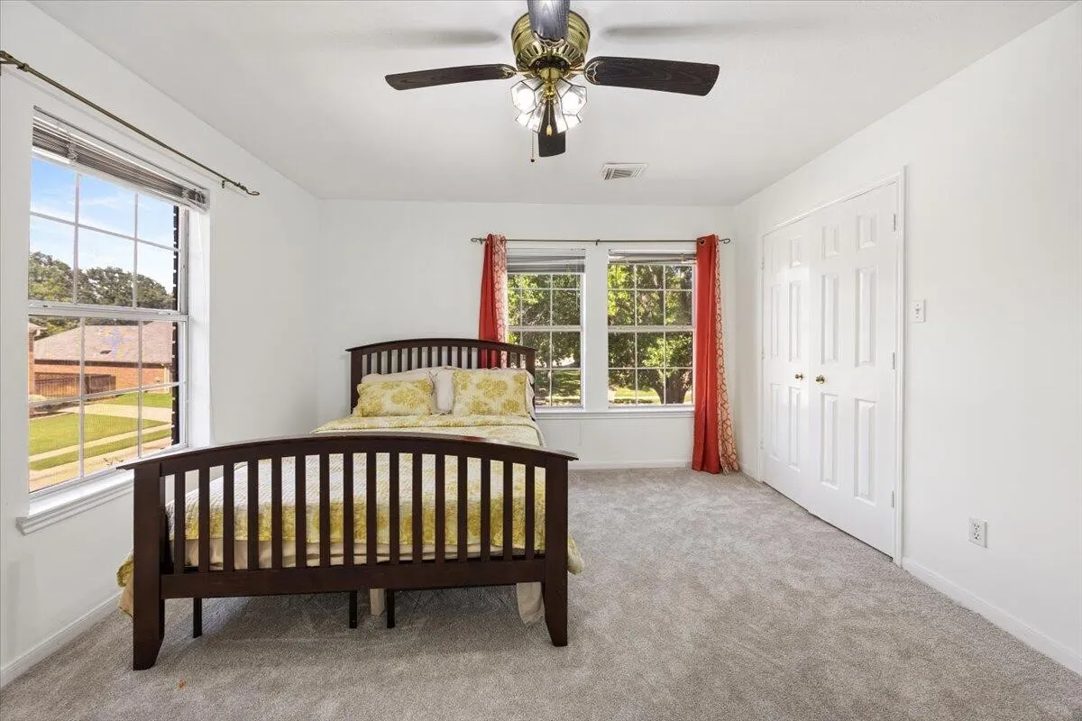 Single Family Residence For Sale in Denton County , 2400 Silverthorne Court, Highland Village, Texas 75077, 4 Bedroom, 4 Bathroom, 2 Garage spaces, 3,328 Sqft, built in 1989, mls#21373529, Real Estate Agent in Highland Village, Homes For Sale in Denton county, Homes For Sale in Highland Village, Realtor in Highland Village Texas, Real Estate Brokerage Independent Realty Texas, Luminita Cordes Realtor