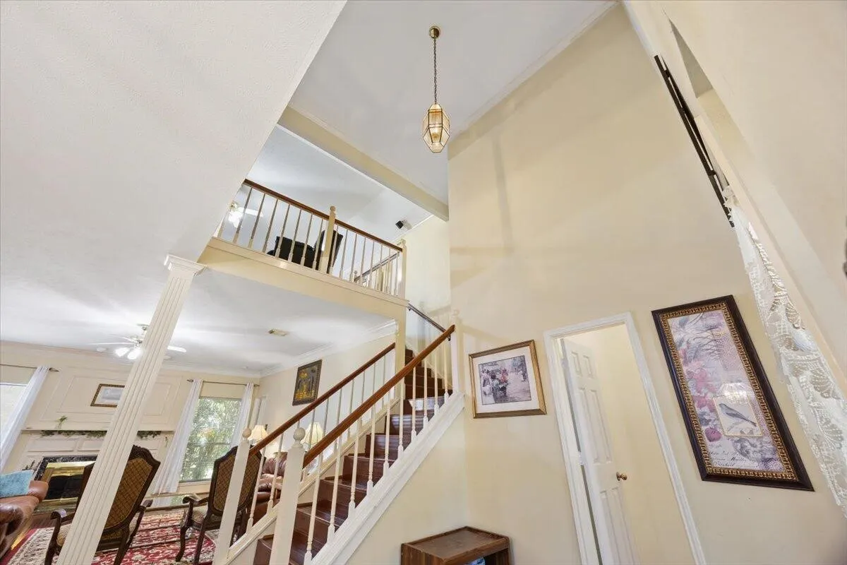 Single Family Residence For Sale in Denton County , 2400 Silverthorne Court, Highland Village, Texas 75077, 4 Bedroom, 4 Bathroom, 2 Garage spaces, 3,328 Sqft, built in 1989, mls#21373529, Real Estate Agent in Highland Village, Homes For Sale in Denton county, Homes For Sale in Highland Village, Realtor in Highland Village Texas, Real Estate Brokerage Independent Realty Texas, Luminita Cordes Realtor
