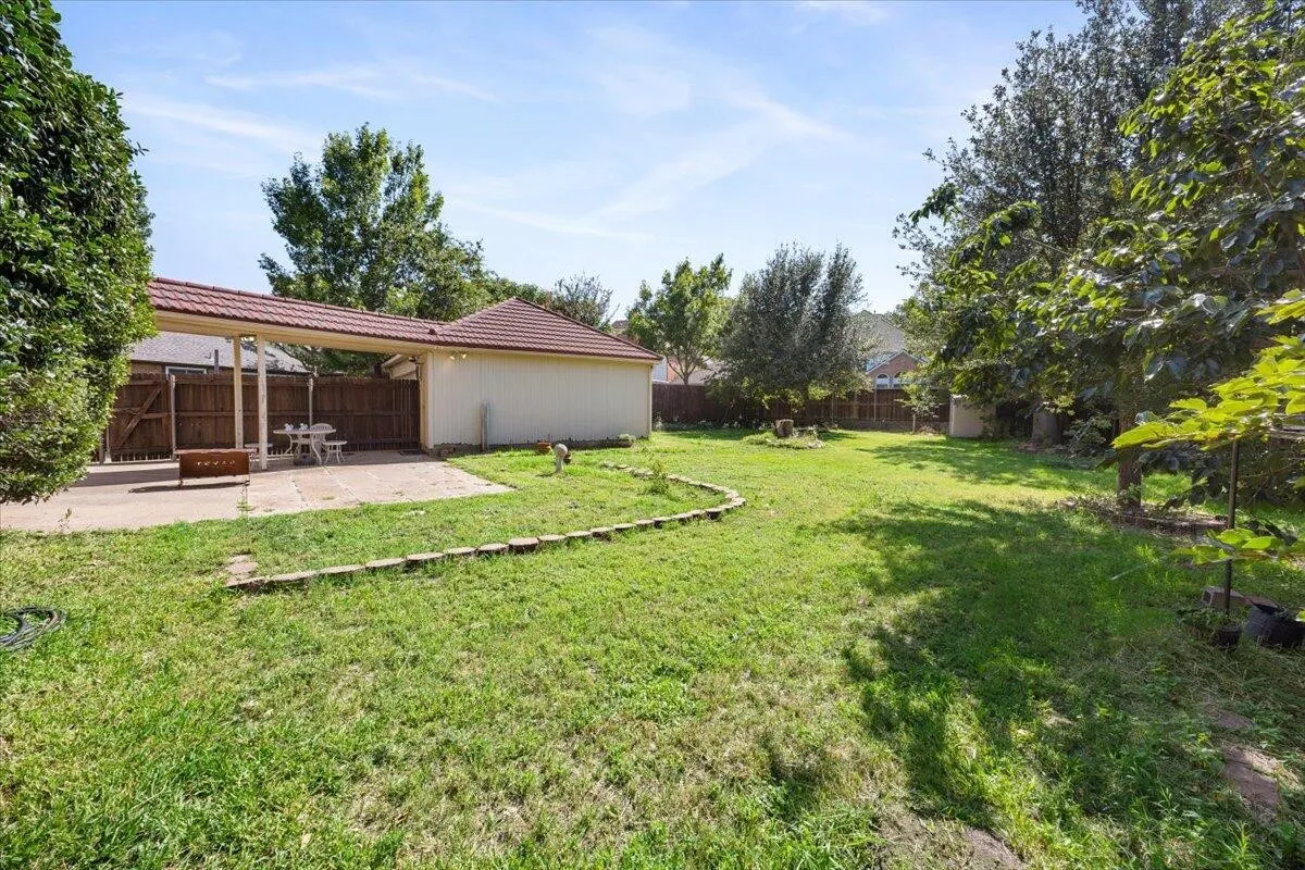 Single Family Residence For Sale in Denton County , 2400 Silverthorne Court, Highland Village, Texas 75077, 4 Bedroom, 4 Bathroom, 2 Garage spaces, 3,328 Sqft, built in 1989, mls#21373529, Real Estate Agent in Highland Village, Homes For Sale in Denton county, Homes For Sale in Highland Village, Realtor in Highland Village Texas, Real Estate Brokerage Independent Realty Texas, Luminita Cordes Realtor
