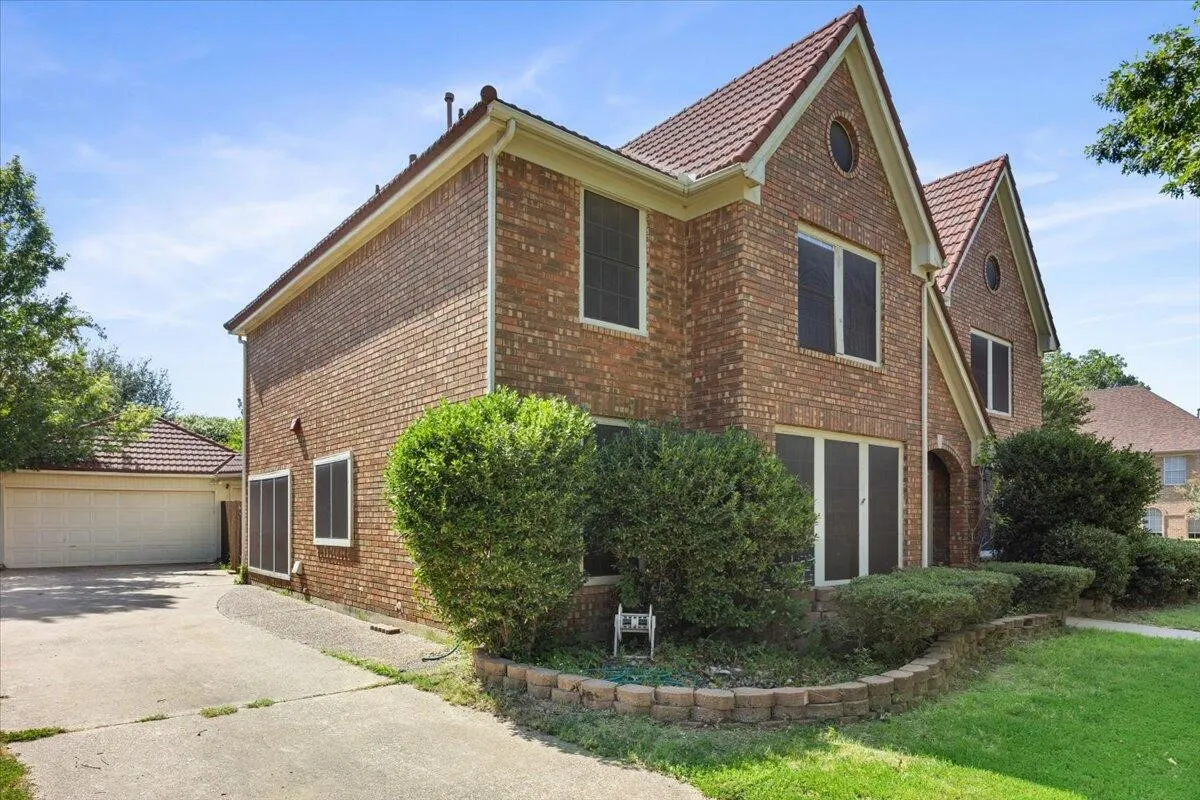 Single Family Residence For Sale in Denton County , 2400 Silverthorne Court, Highland Village, Texas 75077, 4 Bedroom, 4 Bathroom, 2 Garage spaces, 3,328 Sqft, built in 1989, mls#21373529, Real Estate Agent in Highland Village, Homes For Sale in Denton county, Homes For Sale in Highland Village, Realtor in Highland Village Texas, Real Estate Brokerage Independent Realty Texas, Luminita Cordes Realtor