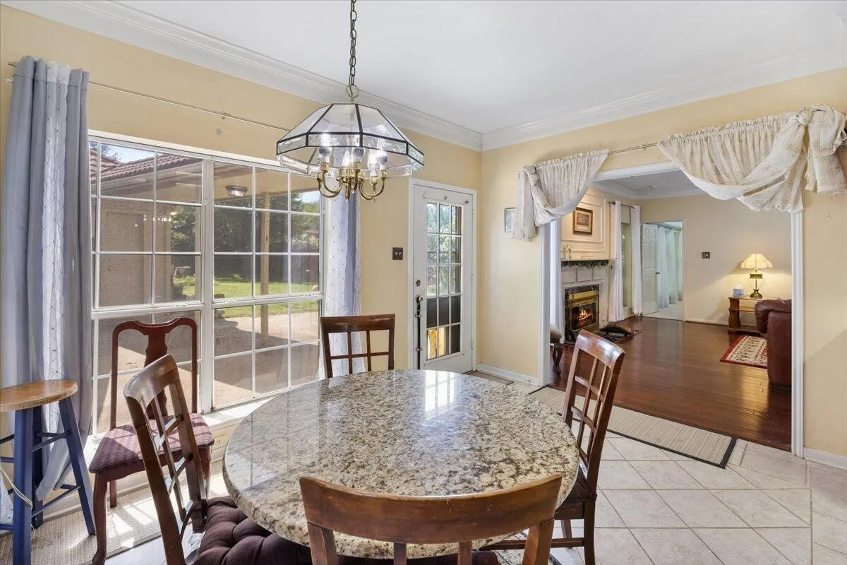 Single Family Residence For Sale in Denton County , 2400 Silverthorne Court, Highland Village, Texas 75077, 4 Bedroom, 4 Bathroom, 2 Garage spaces, 3,328 Sqft, built in 1989, mls#21373529, Real Estate Agent in Highland Village, Homes For Sale in Denton county, Homes For Sale in Highland Village, Realtor in Highland Village Texas, Real Estate Brokerage Independent Realty Texas, Luminita Cordes Realtor