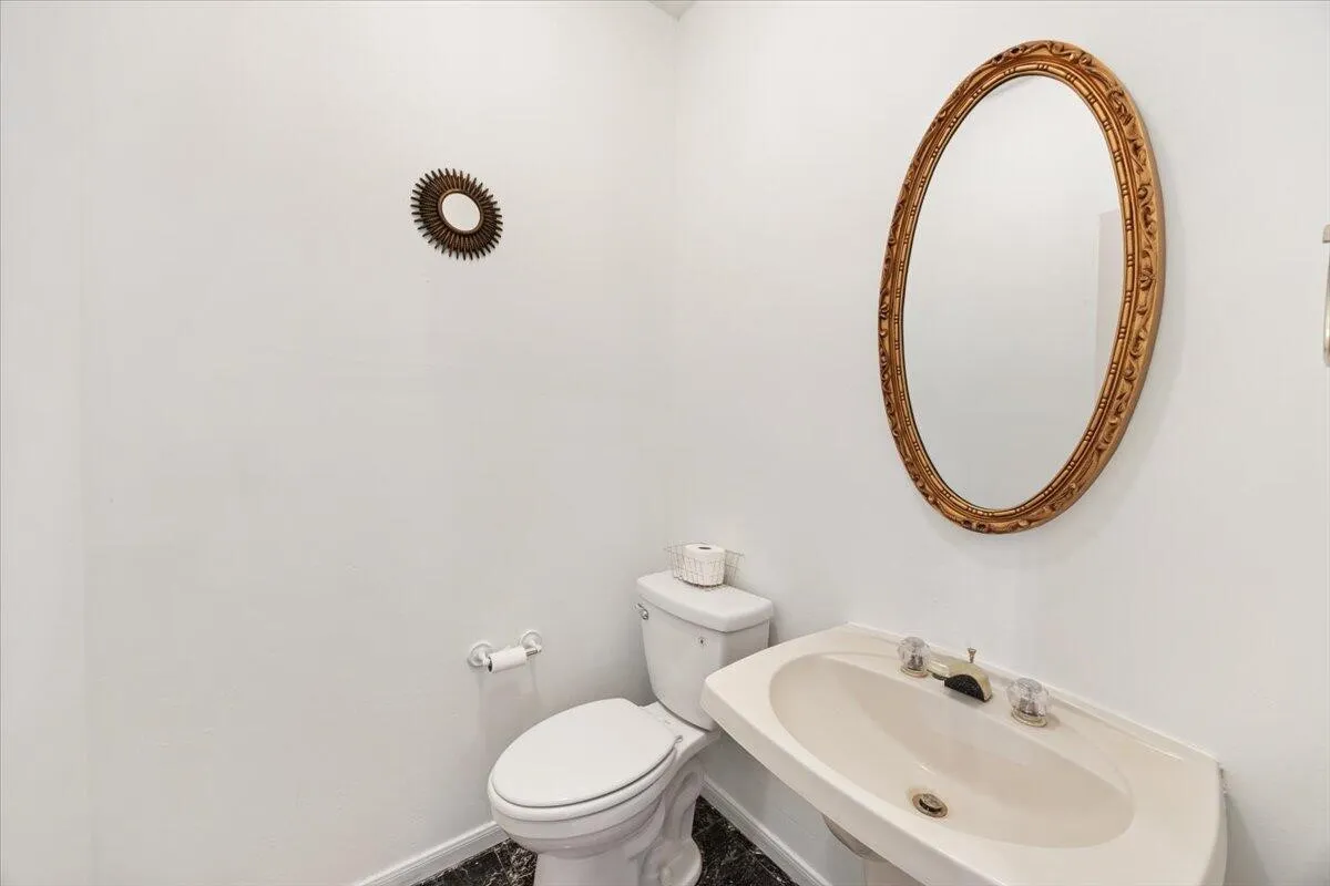 Single Family Residence For Sale in Denton County , 2400 Silverthorne Court, Highland Village, Texas 75077, 4 Bedroom, 4 Bathroom, 2 Garage spaces, 3,328 Sqft, built in 1989, mls#21373529, Real Estate Agent in Highland Village, Homes For Sale in Denton county, Homes For Sale in Highland Village, Realtor in Highland Village Texas, Real Estate Brokerage Independent Realty Texas, Luminita Cordes Realtor