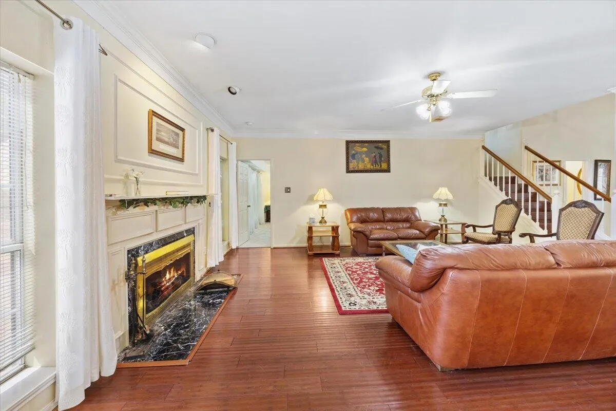 Single Family Residence For Sale in Denton County , 2400 Silverthorne Court, Highland Village, Texas 75077, 4 Bedroom, 4 Bathroom, 2 Garage spaces, 3,328 Sqft, built in 1989, mls#21373529, Real Estate Agent in Highland Village, Homes For Sale in Denton county, Homes For Sale in Highland Village, Realtor in Highland Village Texas, Real Estate Brokerage Independent Realty Texas, Luminita Cordes Realtor