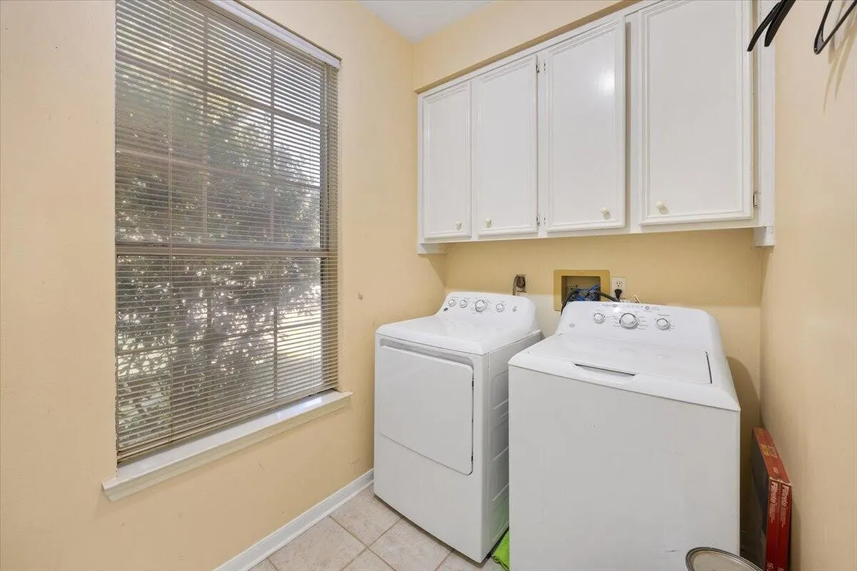 Single Family Residence For Sale in Denton County , 2400 Silverthorne Court, Highland Village, Texas 75077, 4 Bedroom, 4 Bathroom, 2 Garage spaces, 3,328 Sqft, built in 1989, mls#21373529, Real Estate Agent in Highland Village, Homes For Sale in Denton county, Homes For Sale in Highland Village, Realtor in Highland Village Texas, Real Estate Brokerage Independent Realty Texas, Luminita Cordes Realtor