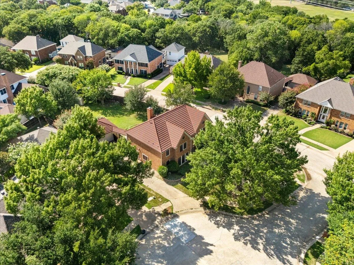 Single Family Residence For Sale in Denton County , 2400 Silverthorne Court, Highland Village, Texas 75077, 4 Bedroom, 4 Bathroom, 2 Garage spaces, 3,328 Sqft, built in 1989, mls#21373529, Real Estate Agent in Highland Village, Homes For Sale in Denton county, Homes For Sale in Highland Village, Realtor in Highland Village Texas, Real Estate Brokerage Independent Realty Texas, Luminita Cordes Realtor