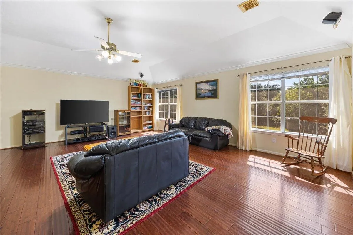 Single Family Residence For Sale in Denton County , 2400 Silverthorne Court, Highland Village, Texas 75077, 4 Bedroom, 4 Bathroom, 2 Garage spaces, 3,328 Sqft, built in 1989, mls#21373529, Real Estate Agent in Highland Village, Homes For Sale in Denton county, Homes For Sale in Highland Village, Realtor in Highland Village Texas, Real Estate Brokerage Independent Realty Texas, Luminita Cordes Realtor