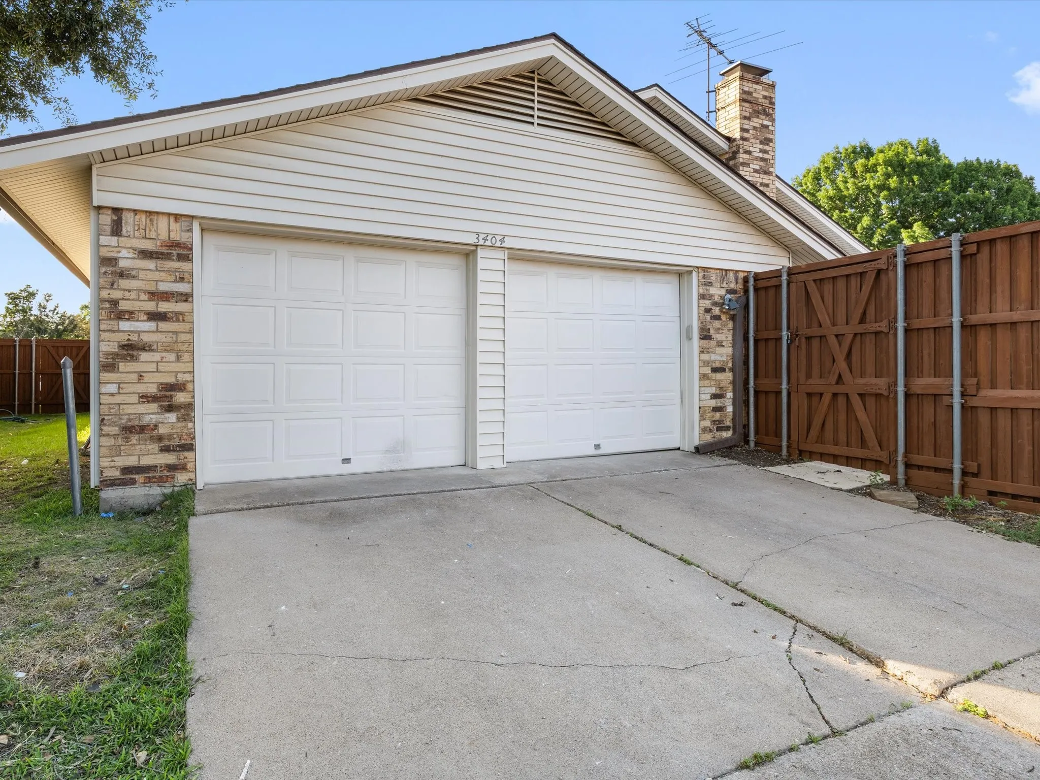 Single Family Residence For Rent in Collin County , 3404 Newkirk Drive, Plano, Texas 75075, 4 Bedroom, 2 Bathroom, 2 Garage spaces, 2,052 Sqft, built in 1974, mls#21373531, Real Estate Agent in Plano, Homes For Rent in Collin county, Homes For Rent in Plano, Realtor in Plano Texas, Real Estate Brokerage Independent Realty Texas, Luminita Cordes Realtor