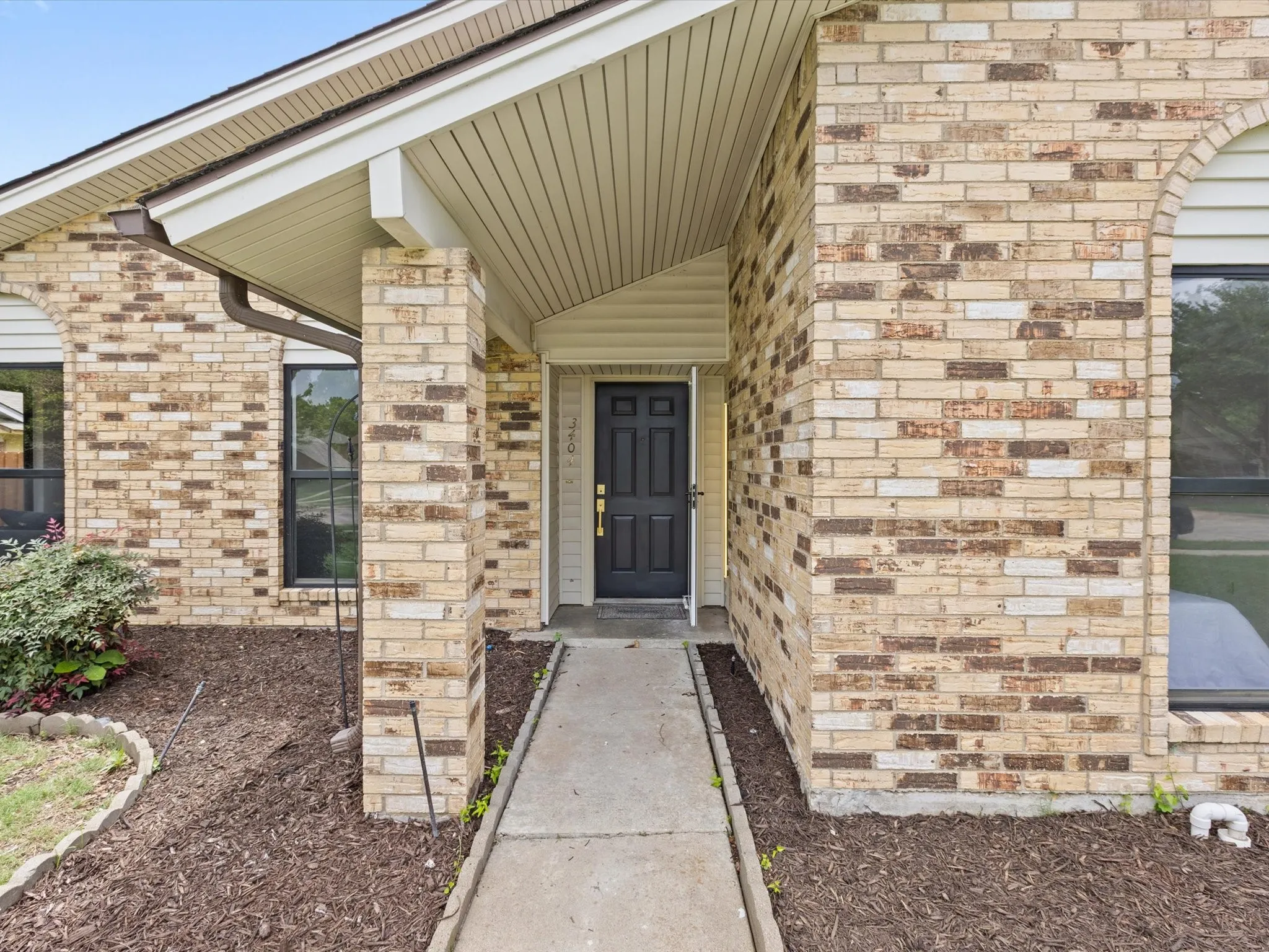 Single Family Residence For Rent in Collin County , 3404 Newkirk Drive, Plano, Texas 75075, 4 Bedroom, 2 Bathroom, 2 Garage spaces, 2,052 Sqft, built in 1974, mls#21373531, Real Estate Agent in Plano, Homes For Rent in Collin county, Homes For Rent in Plano, Realtor in Plano Texas, Real Estate Brokerage Independent Realty Texas, Luminita Cordes Realtor