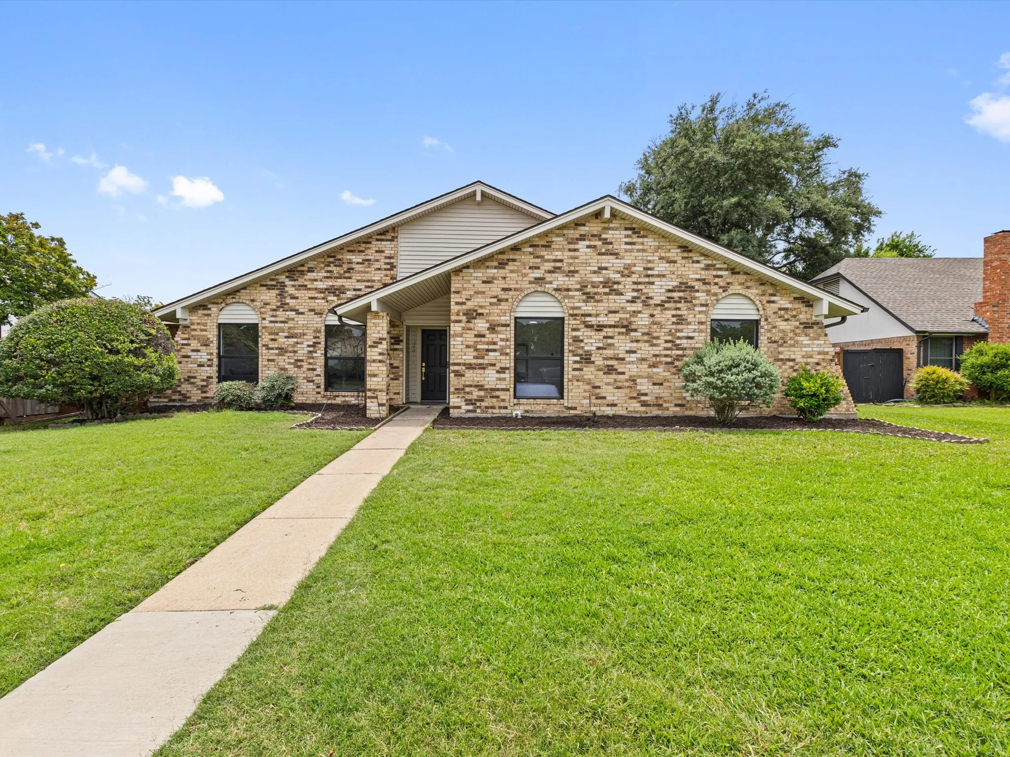 Single Family Residence For Rent in Collin County , 3404 Newkirk Drive, Plano, Texas 75075, 4 Bedroom, 2 Bathroom, 2 Garage spaces, 2,052 Sqft, built in 1974, mls#21373531, Real Estate Agent in Plano, Homes For Rent in Collin county, Homes For Rent in Plano, Realtor in Plano Texas, Real Estate Brokerage Independent Realty Texas, Luminita Cordes Realtor