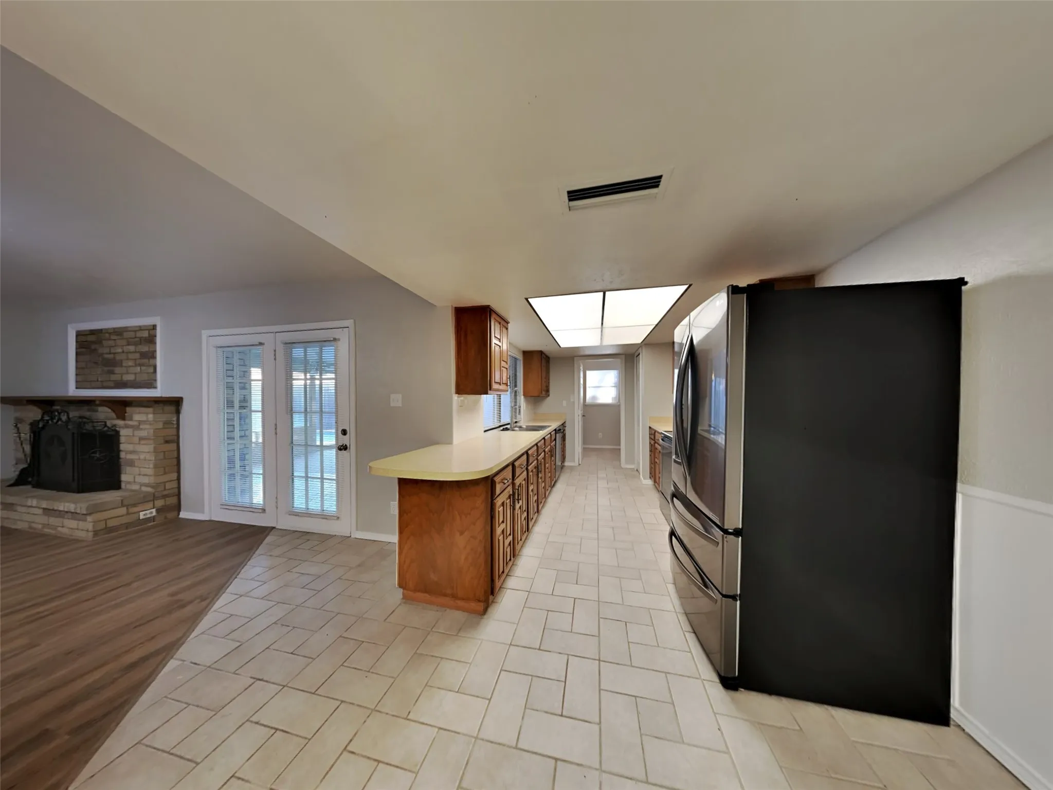 Single Family Residence For Rent in Denton County , 2112 Victoria Road, Carrollton, Texas 75007, 4 Bedroom, 2 Bathroom, 1 Garage spaces, 2,017 Sqft, built in 1979, mls#21373537, Real Estate Agent in Carrollton, Homes For Rent in Denton county, Homes For Rent in Carrollton, Realtor in Carrollton Texas, Real Estate Brokerage Independent Realty Texas, Luminita Cordes Realtor