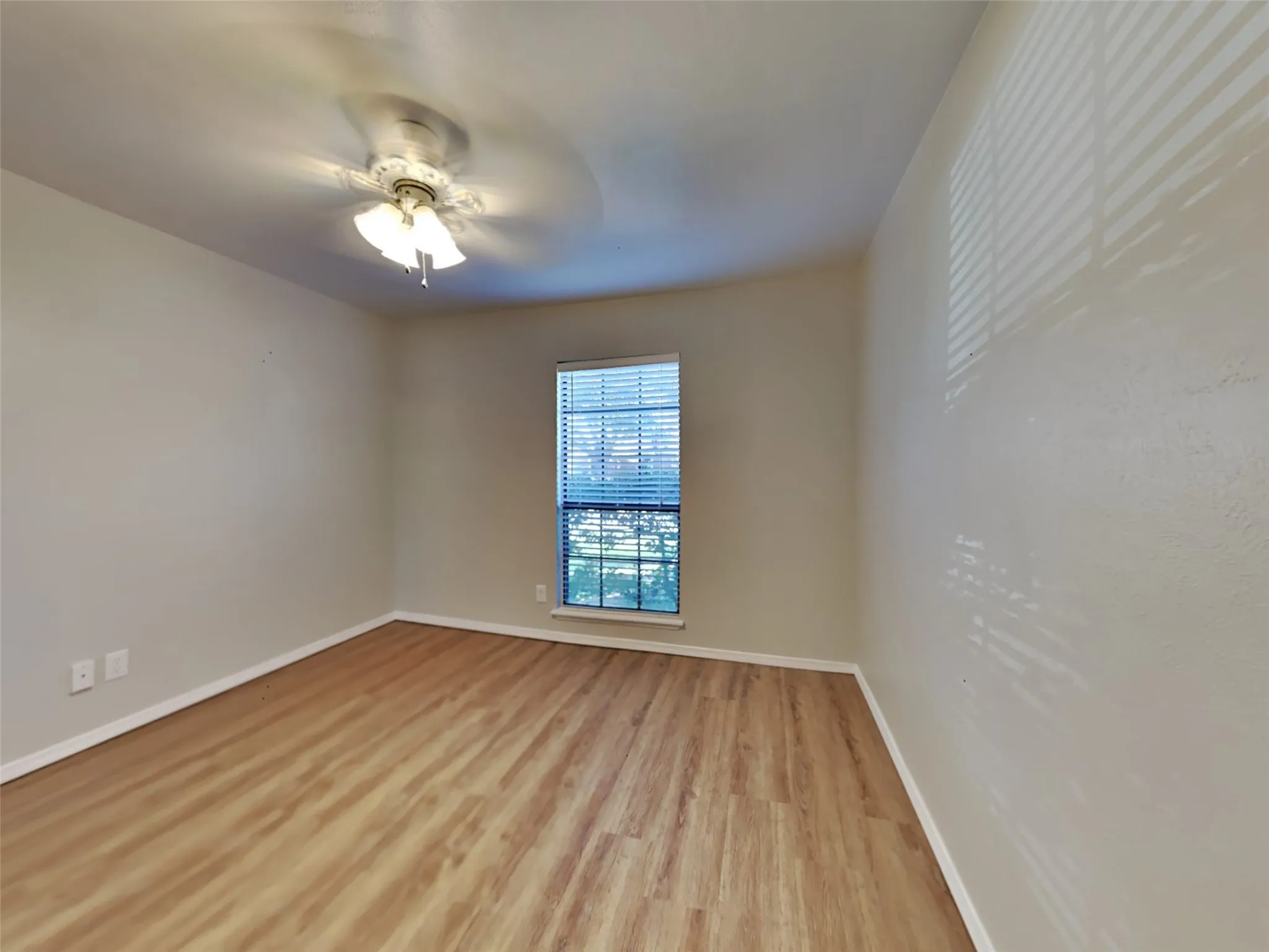 Single Family Residence For Rent in Denton County , 2112 Victoria Road, Carrollton, Texas 75007, 4 Bedroom, 2 Bathroom, 1 Garage spaces, 2,017 Sqft, built in 1979, mls#21373537, Real Estate Agent in Carrollton, Homes For Rent in Denton county, Homes For Rent in Carrollton, Realtor in Carrollton Texas, Real Estate Brokerage Independent Realty Texas, Luminita Cordes Realtor