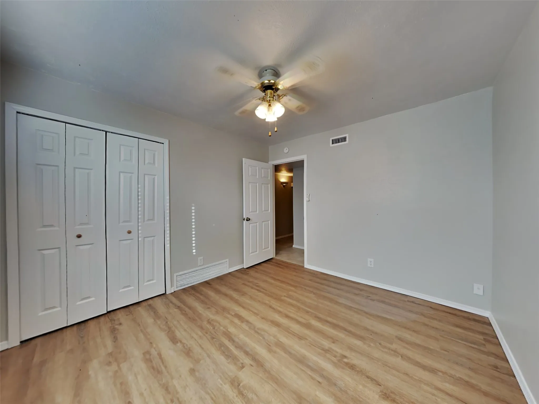 Single Family Residence For Rent in Denton County , 2112 Victoria Road, Carrollton, Texas 75007, 4 Bedroom, 2 Bathroom, 1 Garage spaces, 2,017 Sqft, built in 1979, mls#21373537, Real Estate Agent in Carrollton, Homes For Rent in Denton county, Homes For Rent in Carrollton, Realtor in Carrollton Texas, Real Estate Brokerage Independent Realty Texas, Luminita Cordes Realtor