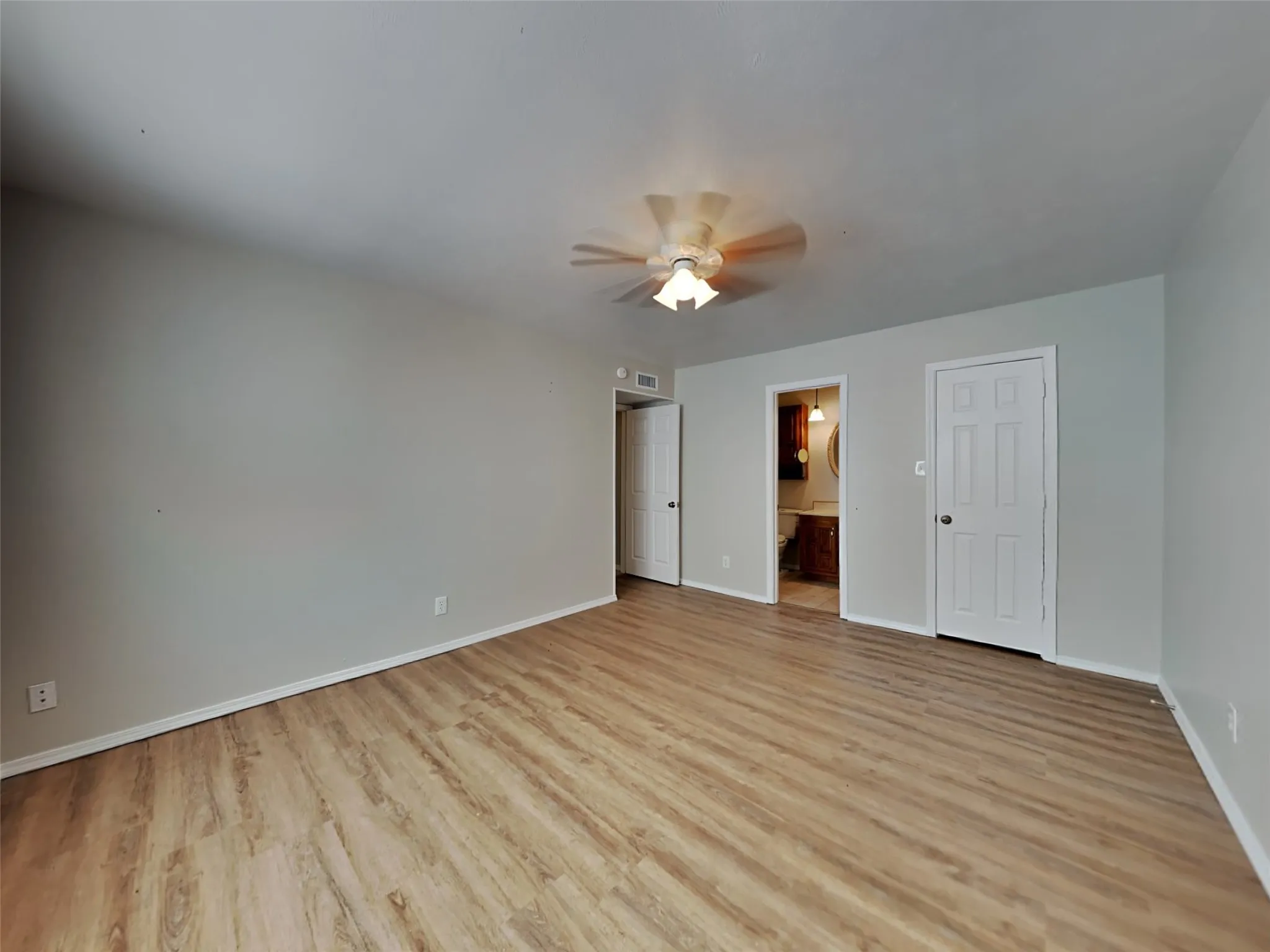 Single Family Residence For Rent in Denton County , 2112 Victoria Road, Carrollton, Texas 75007, 4 Bedroom, 2 Bathroom, 1 Garage spaces, 2,017 Sqft, built in 1979, mls#21373537, Real Estate Agent in Carrollton, Homes For Rent in Denton county, Homes For Rent in Carrollton, Realtor in Carrollton Texas, Real Estate Brokerage Independent Realty Texas, Luminita Cordes Realtor