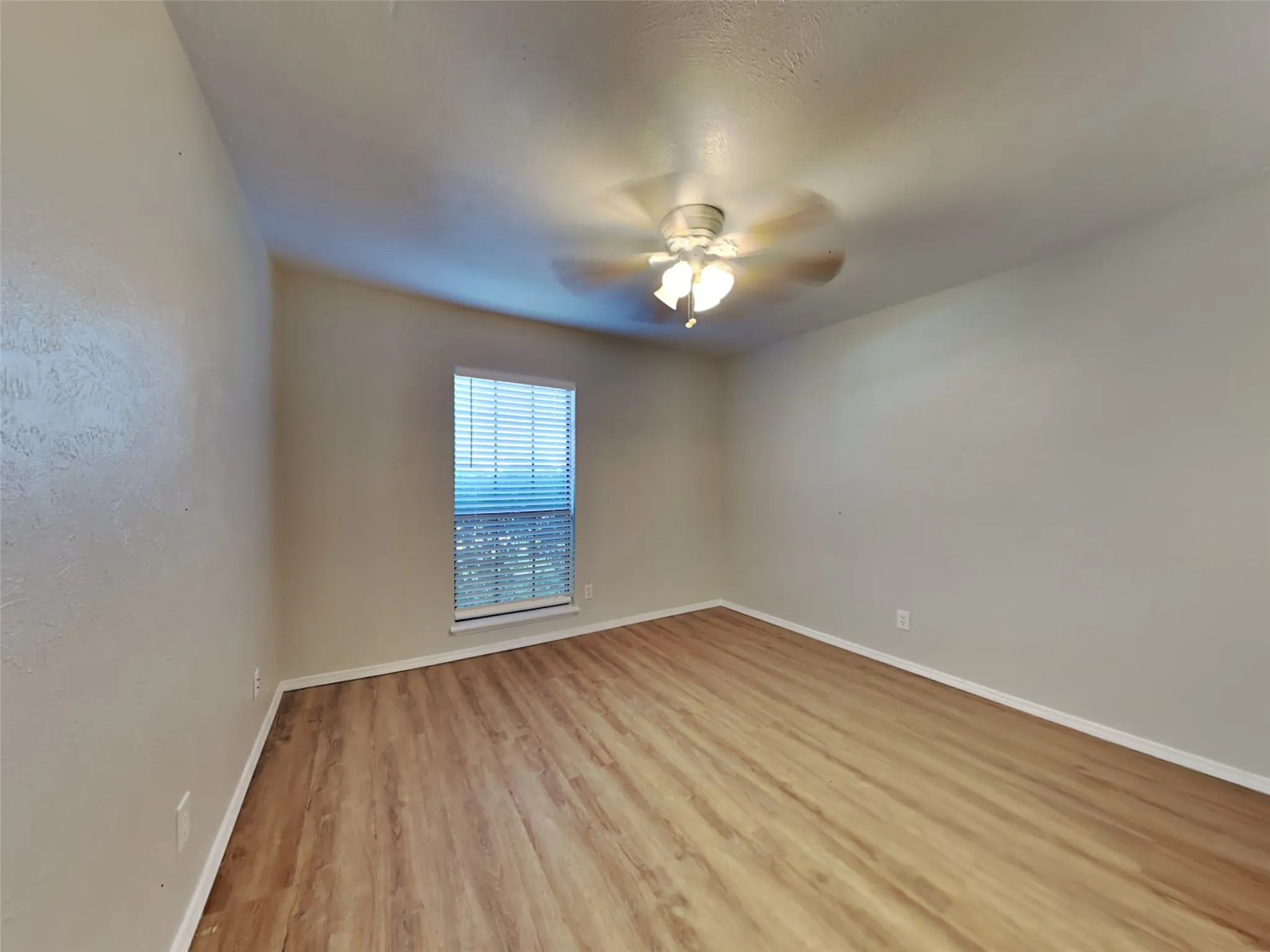 Single Family Residence For Rent in Denton County , 2112 Victoria Road, Carrollton, Texas 75007, 4 Bedroom, 2 Bathroom, 1 Garage spaces, 2,017 Sqft, built in 1979, mls#21373537, Real Estate Agent in Carrollton, Homes For Rent in Denton county, Homes For Rent in Carrollton, Realtor in Carrollton Texas, Real Estate Brokerage Independent Realty Texas, Luminita Cordes Realtor